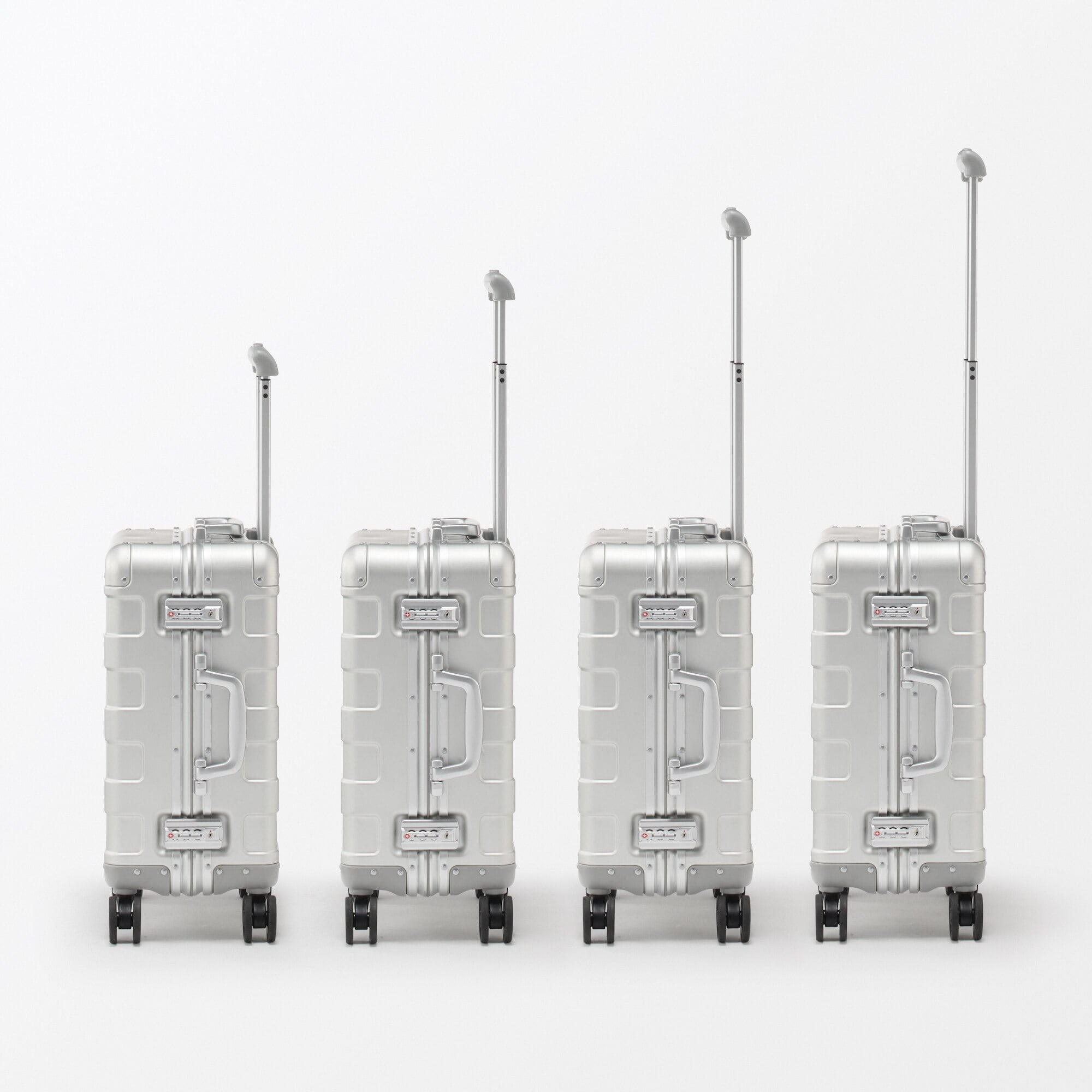 アルミハードキャリーケース３４リットル（黒）