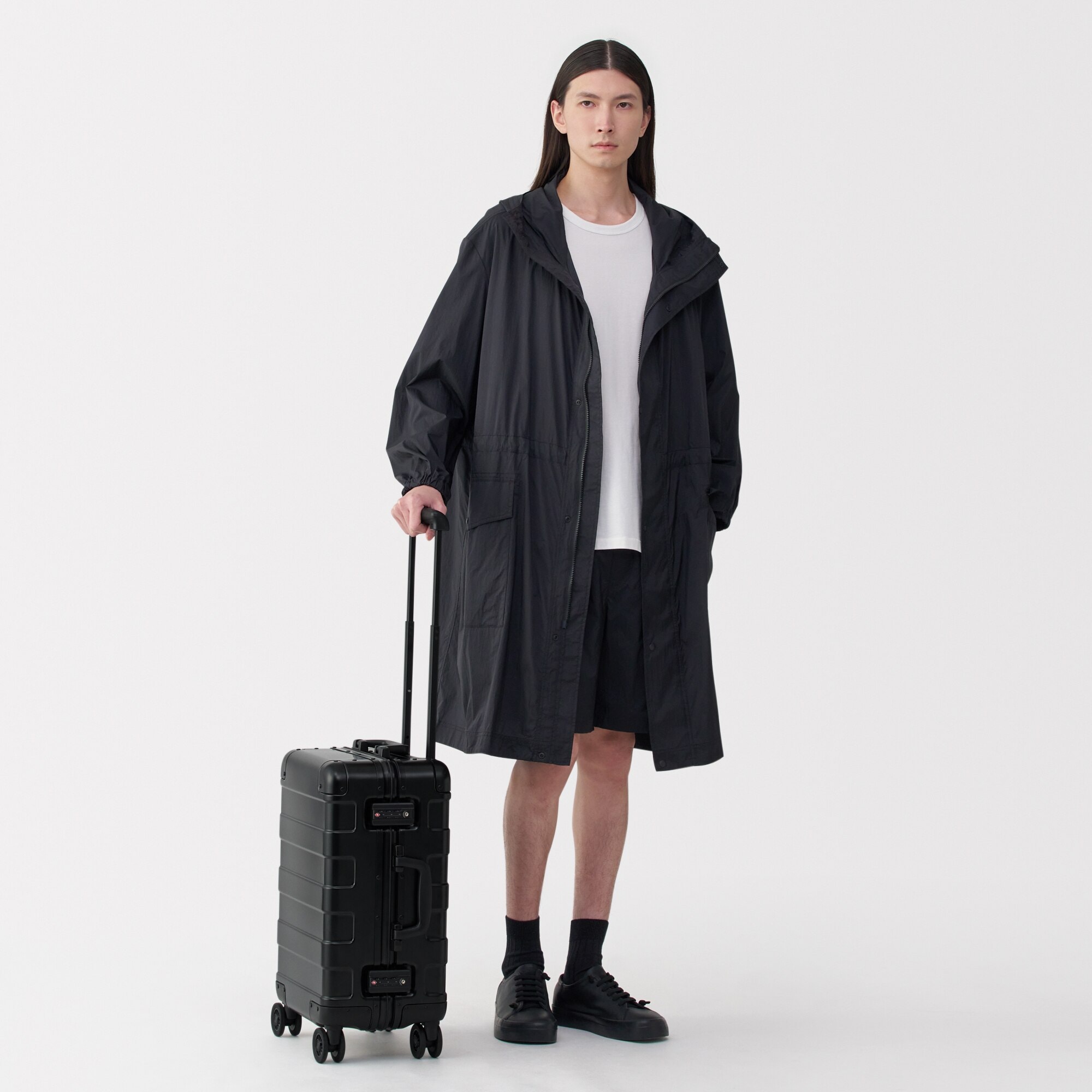 アルミハードキャリーケース３４リットル（黒）