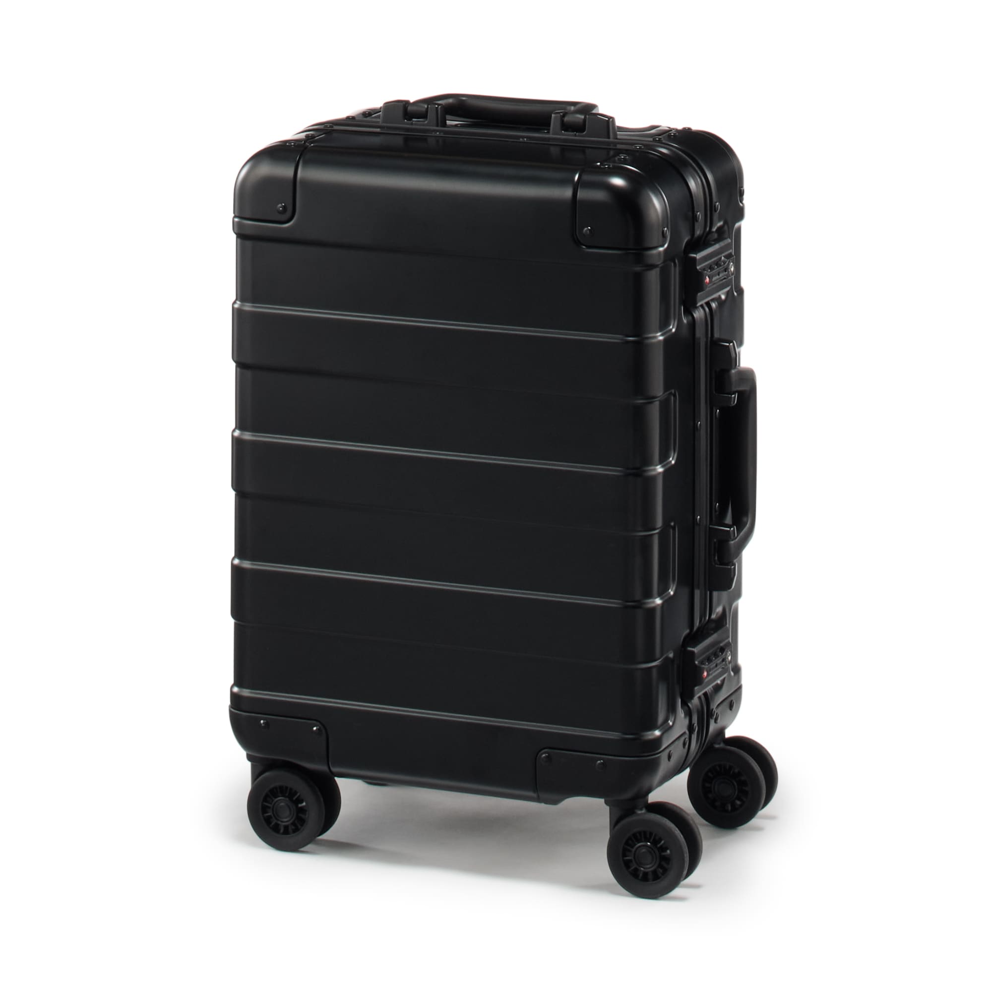 アルミハードキャリーケース３４リットル（黒）