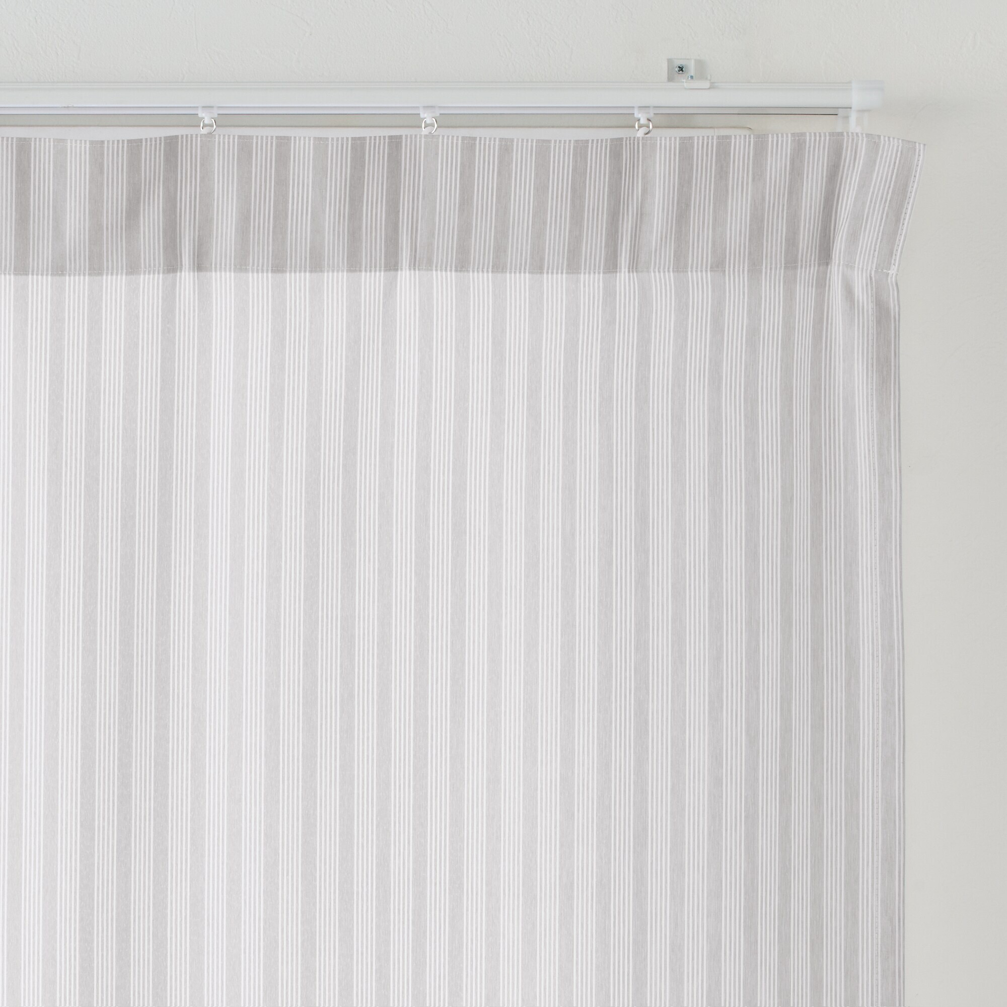 再生ポリエステル使い　ノンプリーツカーテン