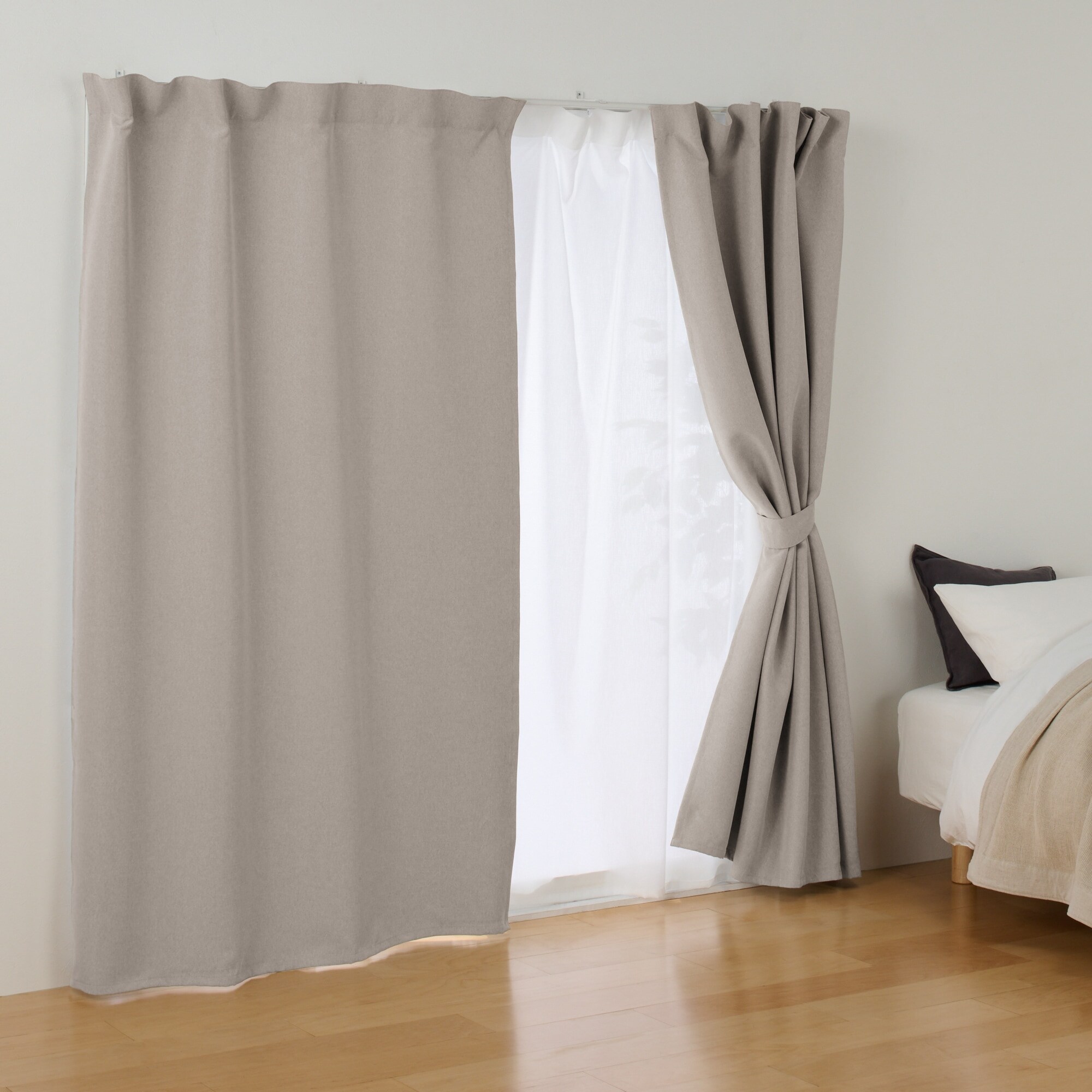 遮光性　ポリエステル平織りノンプリーツカーテン・２枚組