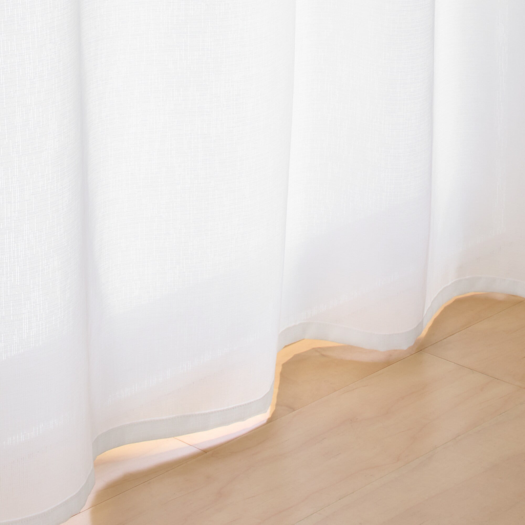 遮像　ポリエステルノンプリーツレースカーテン・２枚組