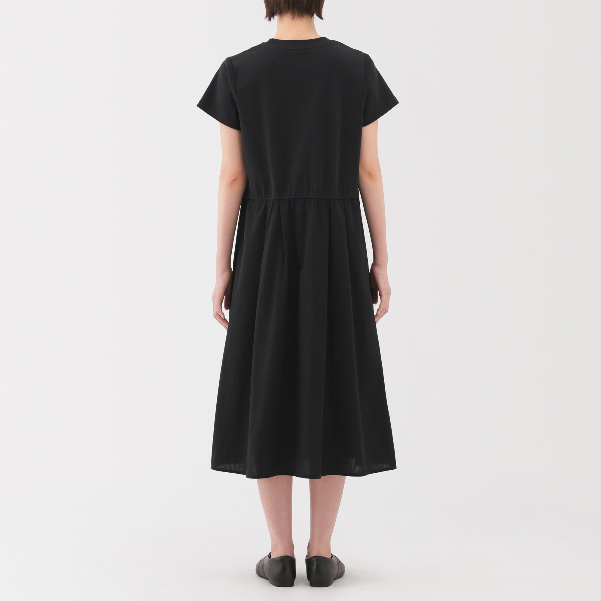 Mサイズ✭ワンピース 半袖 ブラック NEWomanYOKOHAMA】これからの季節におすすめ～涼感ブロードプル