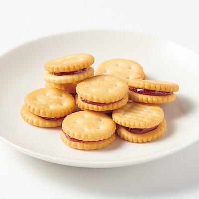 無選別　いちごジャムサンドクラッカー　６８ｇ