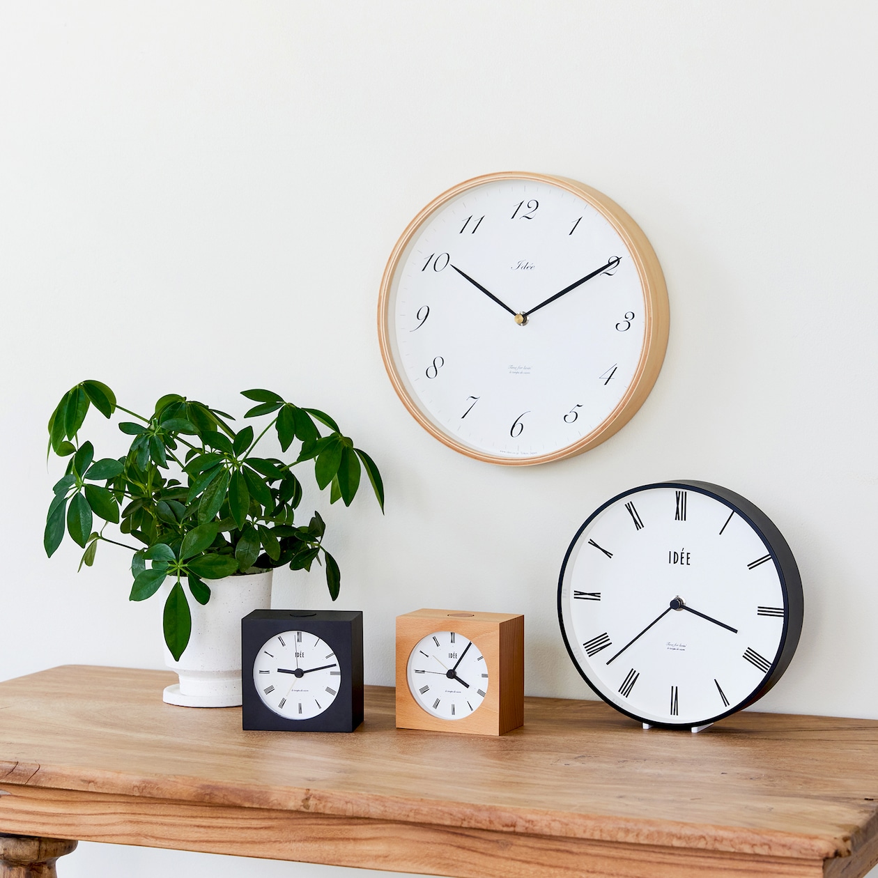 ［ＩＤＥＥ］ＩＤＥＥ　ＴＩＭＩＮＧ　掛け時計　２５０ｍｍ　アラビア数字（ウッド）