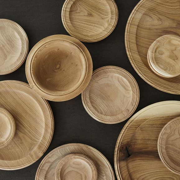 入手困難　サイン刻印付耽美主義的プレート　人気作家もの　唯一無二の中皿　IDEE IDEE］Woodturning chesnut Plate