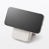 スマホスタンドにもなるモバイルバッテリー（マグネット式充電対応１００００ｍＡｈ）