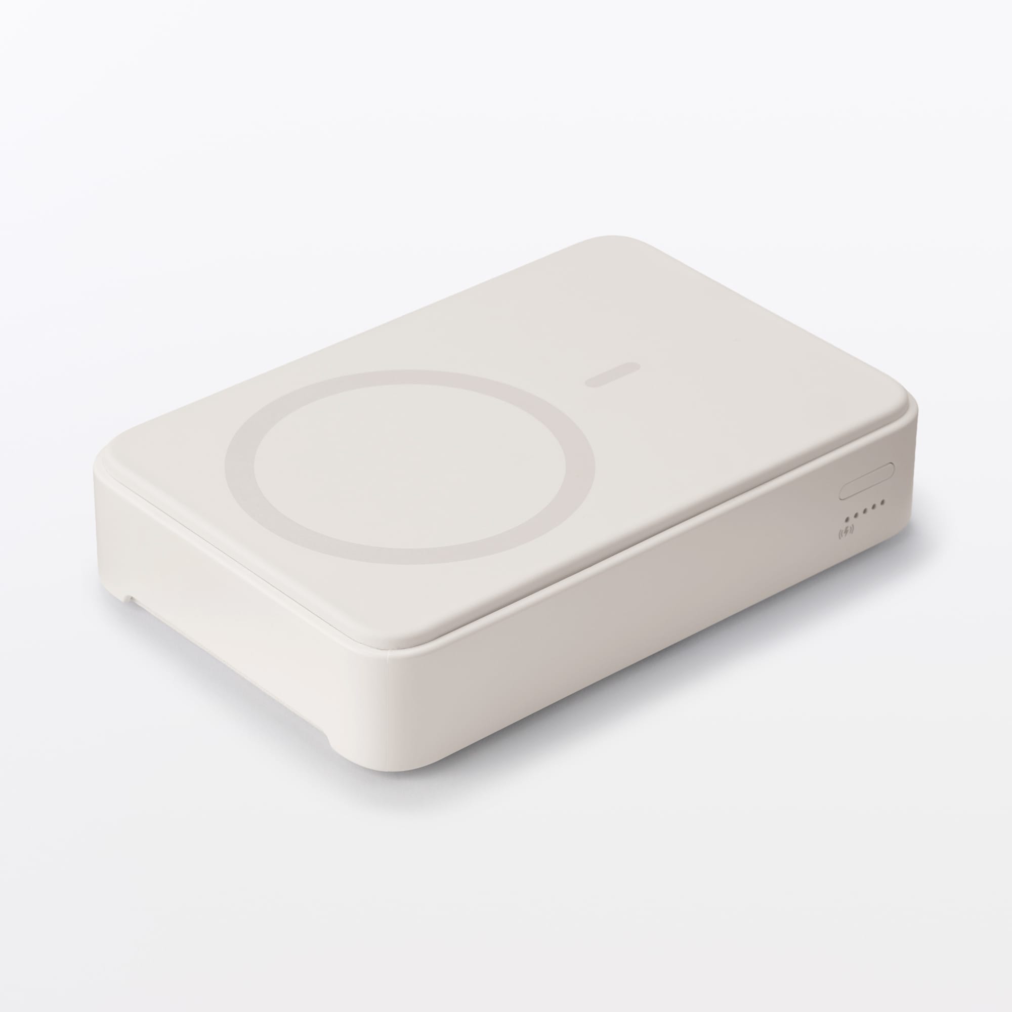 スマホスタンドにもなるモバイルバッテリー（マグネット式充電対応１００００ｍＡｈ）