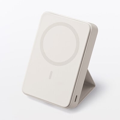 【８月中旬発売予定】スマホスタンドにもなるモバイルバッテリー（マグネット式充電対応１００００ｍＡｈ）