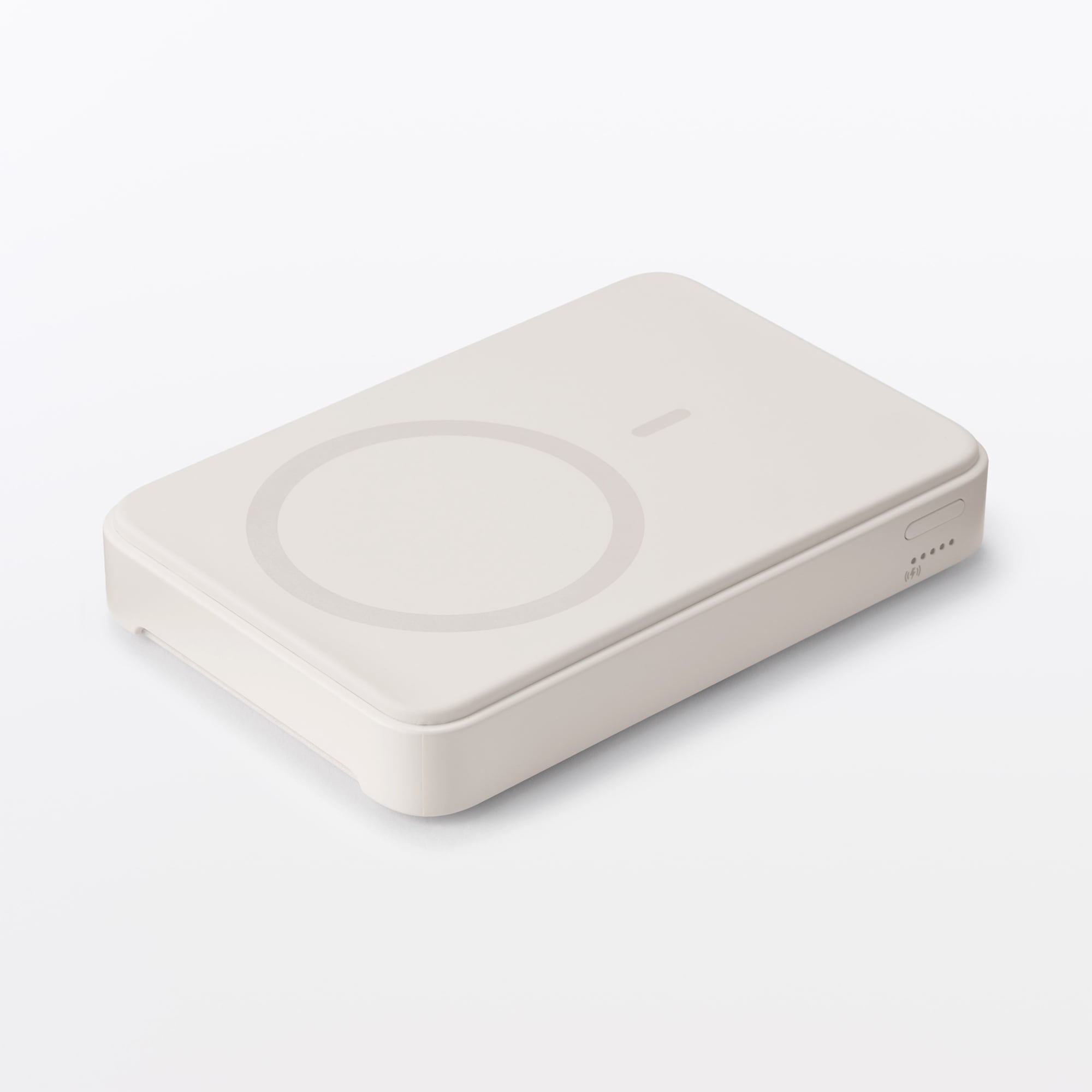 スマホスタンドにもなるモバイルバッテリー（マグネット式充電対応５０００ｍＡｈ）