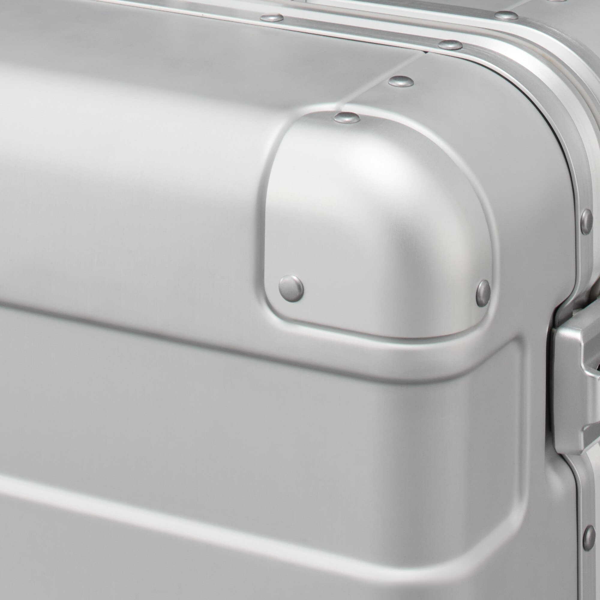 アルミハードキャリーケース６０リットル　