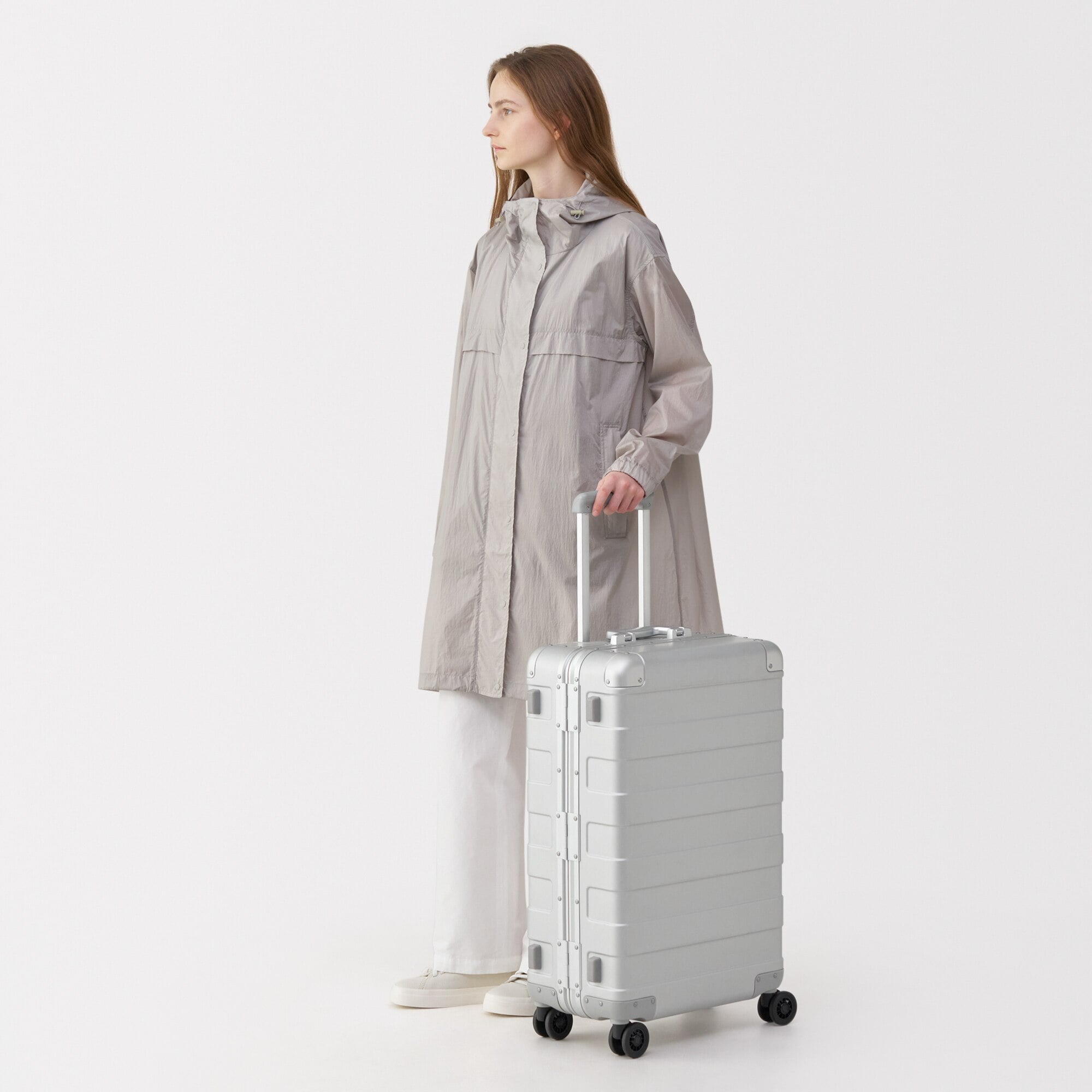 アルミハードキャリーケース６０リットル　