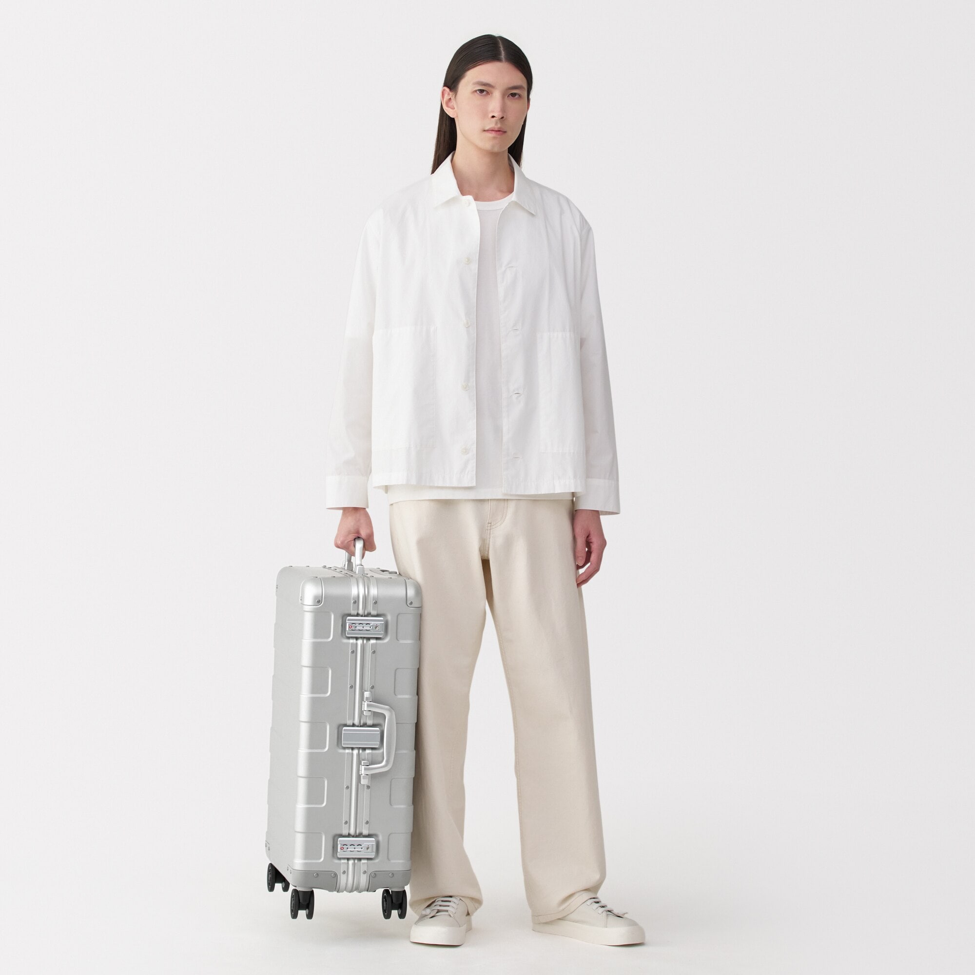 アルミハードキャリーケース６０リットル　