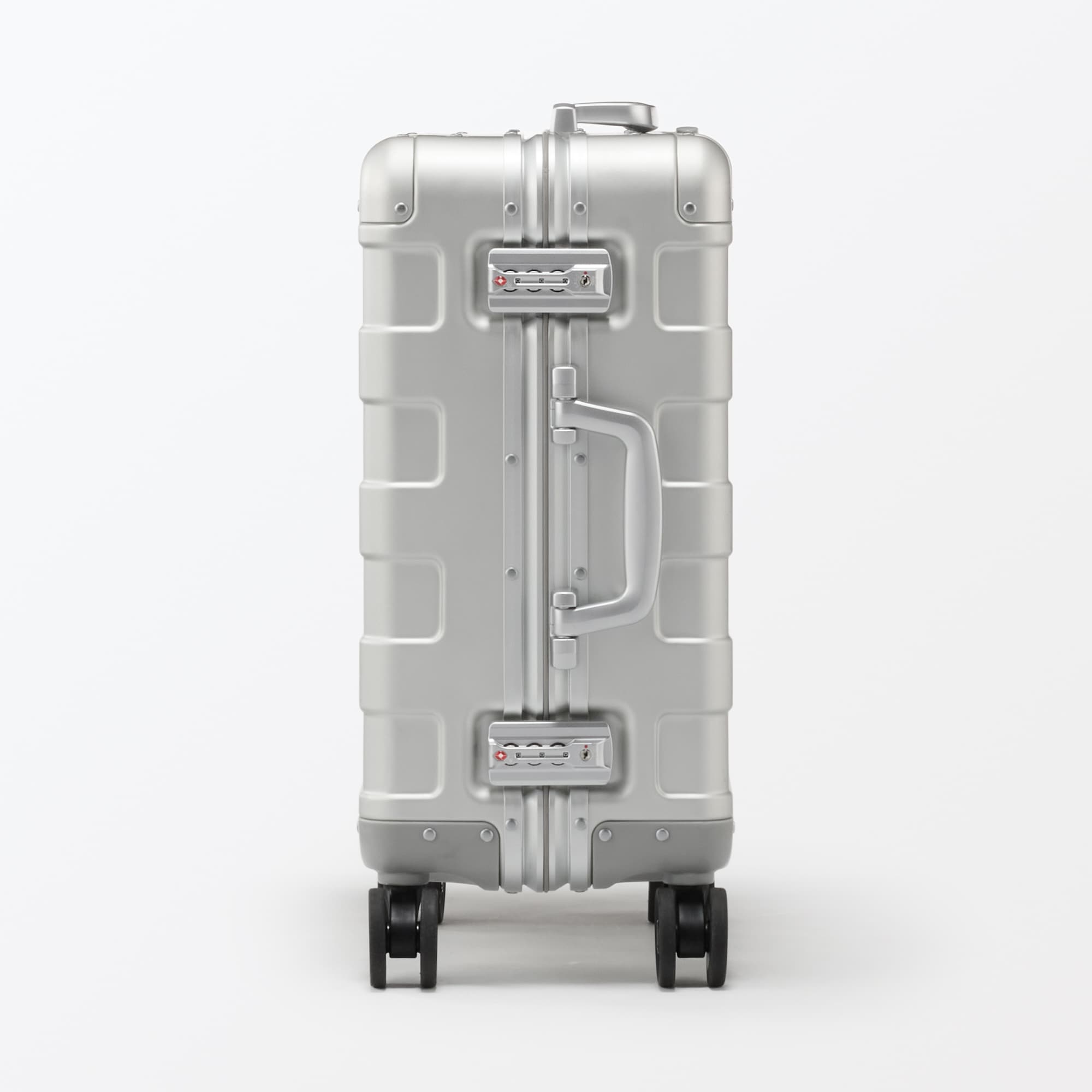 アルミハードキャリーケース３４リットル