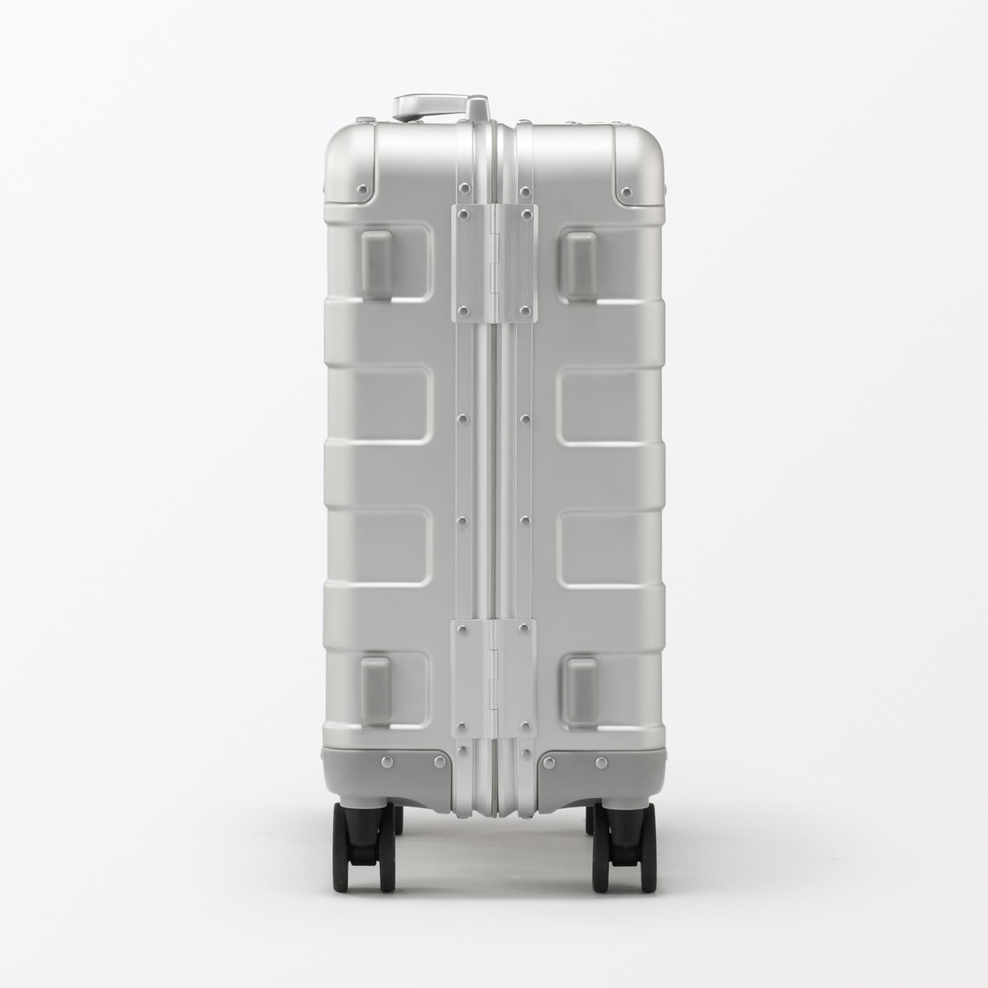 アルミハードキャリーケース３４リットル