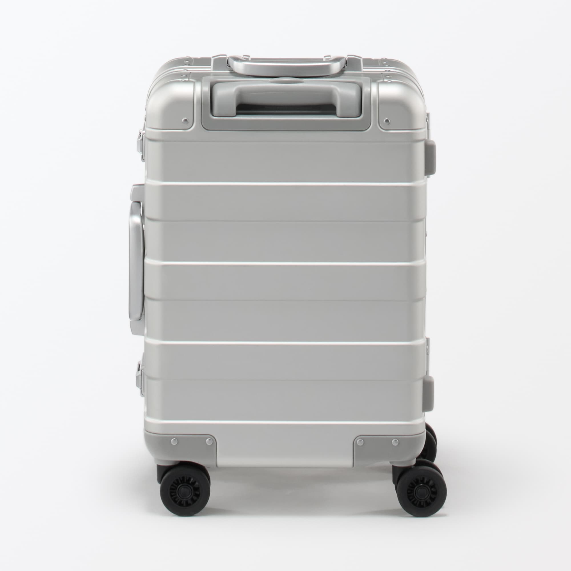 アルミハードキャリーケース３４リットル