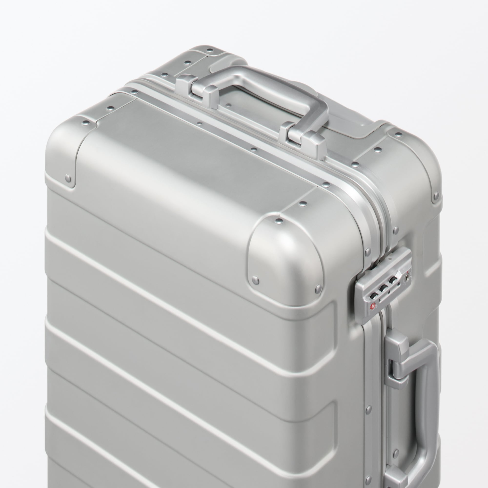 アルミハードキャリーケース３４リットル