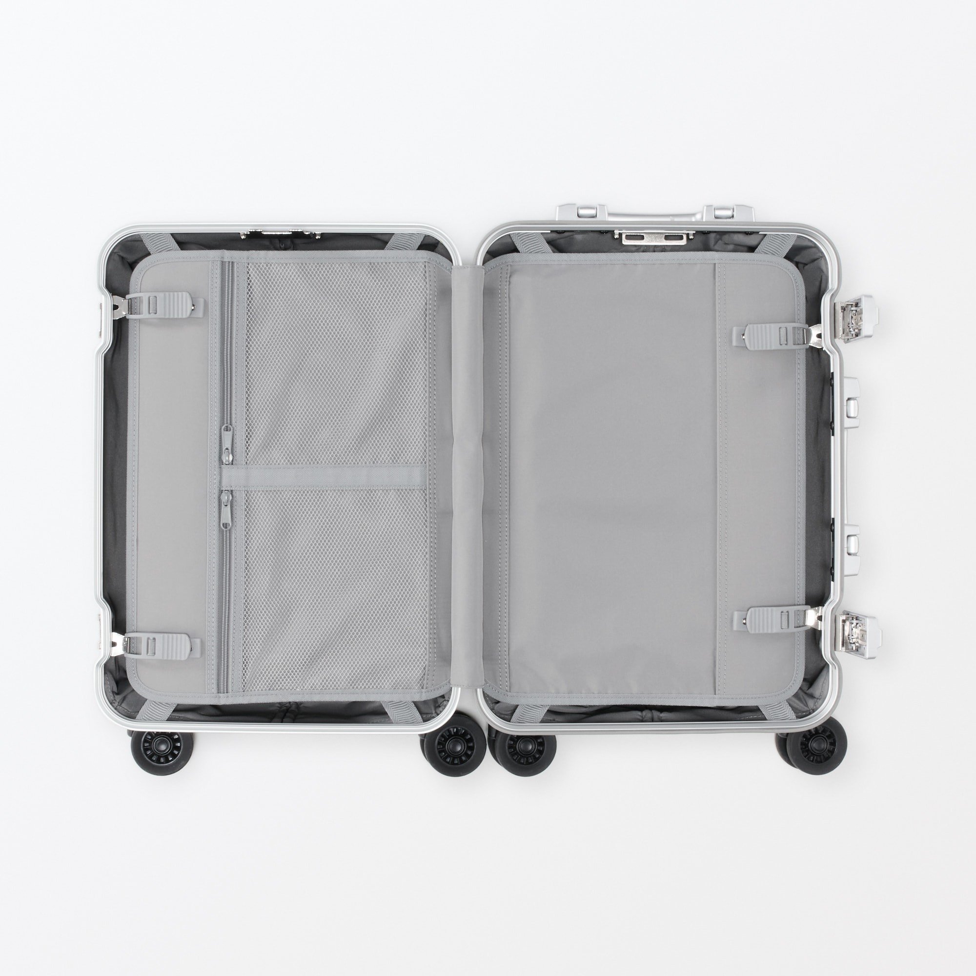 アルミハードキャリーケース３４リットル