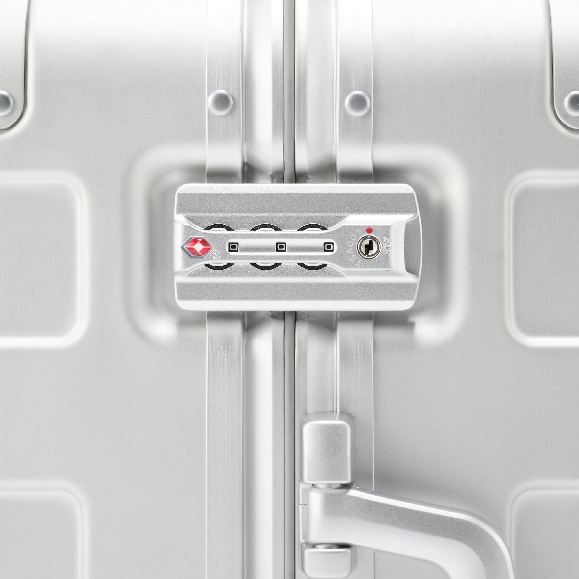 アルミハードキャリーケース３４リットル