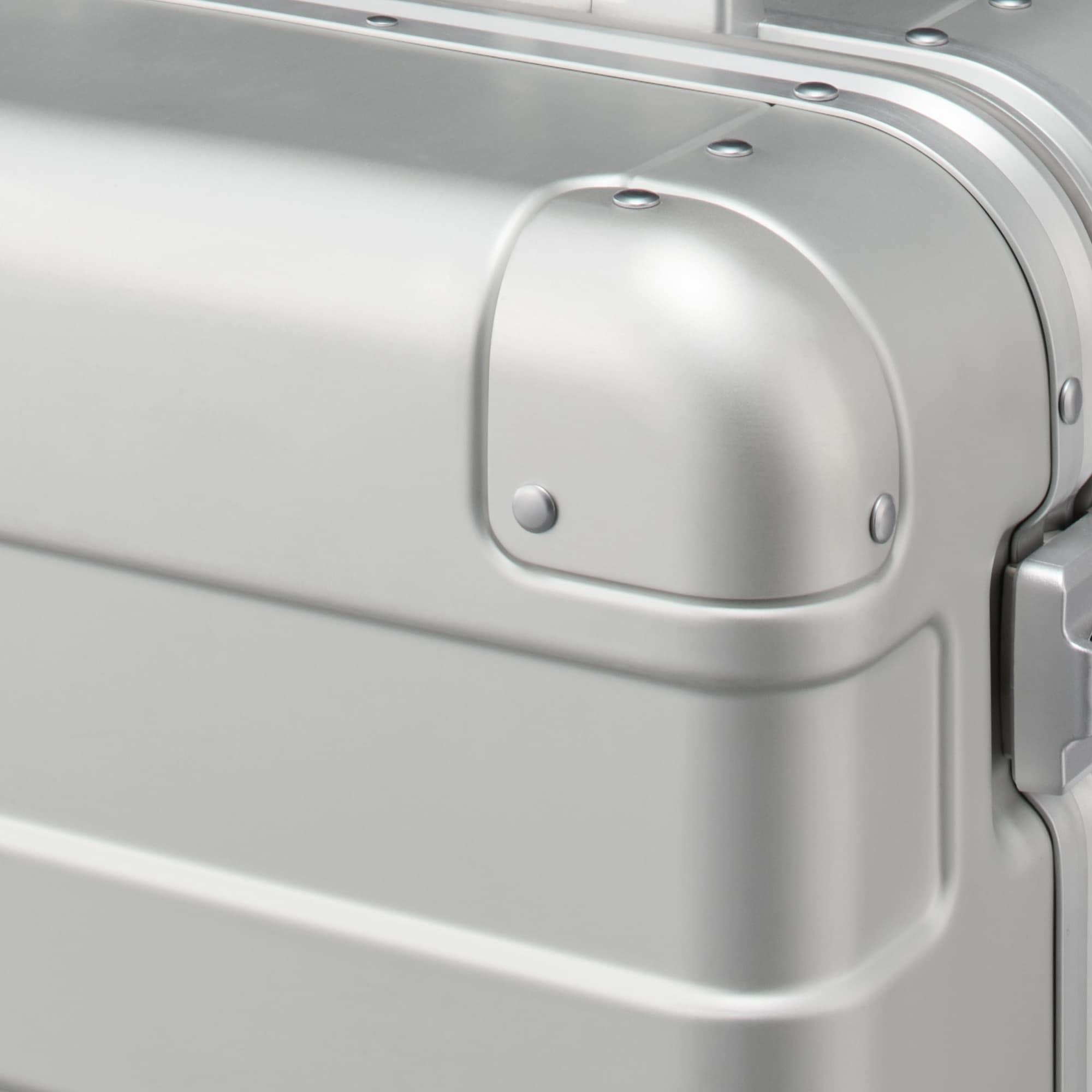 アルミハードキャリーケース３４リットル