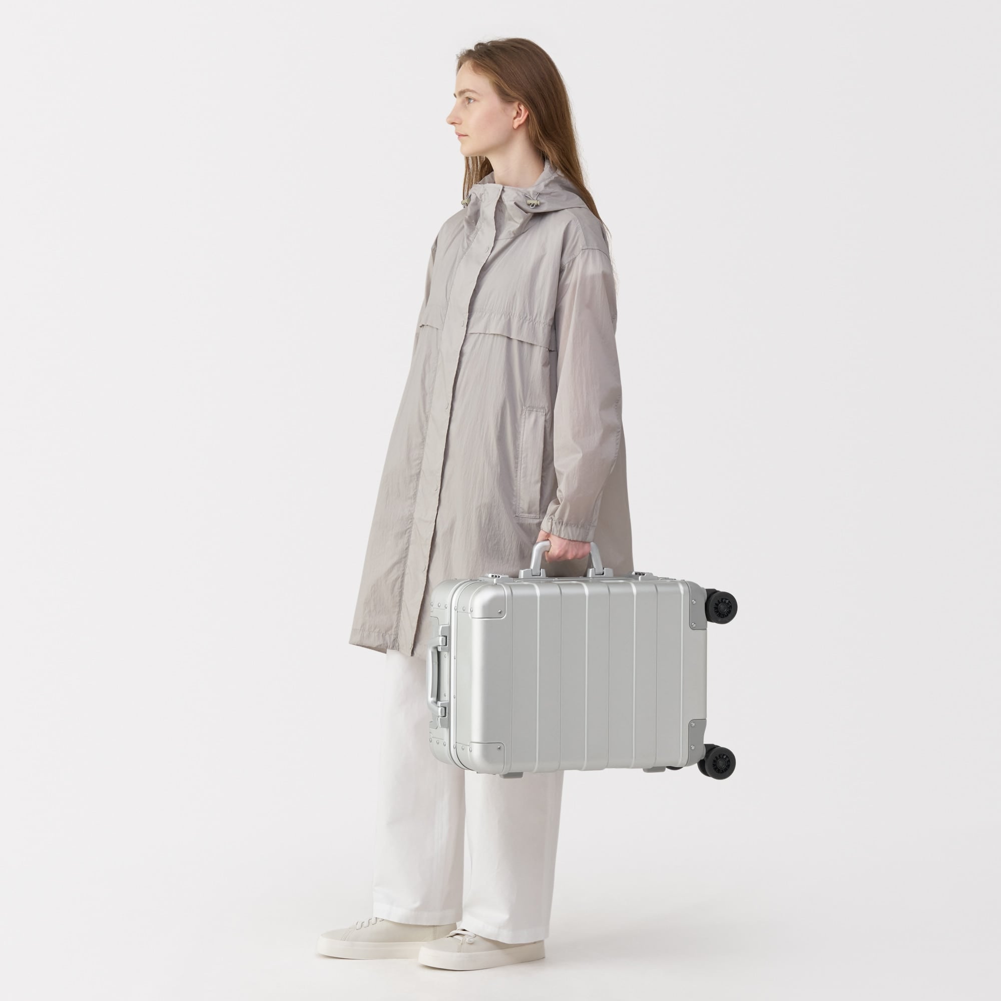 アルミハードキャリーケース３４リットル