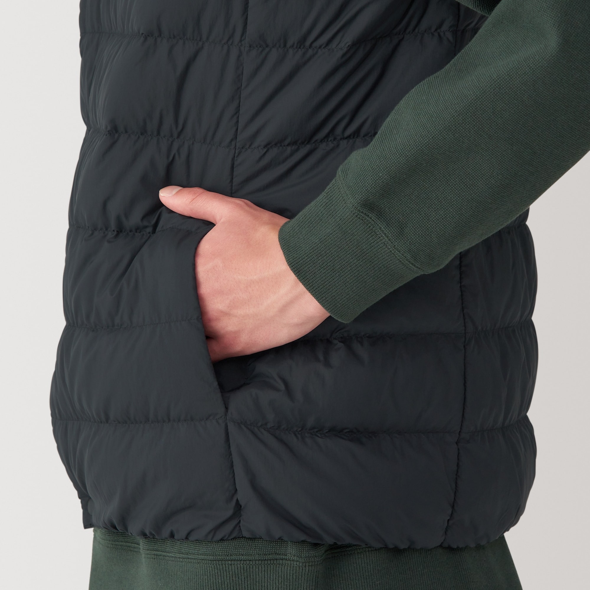 紳士　軽量ダウンノーカラーベスト（帯電防止裏地）