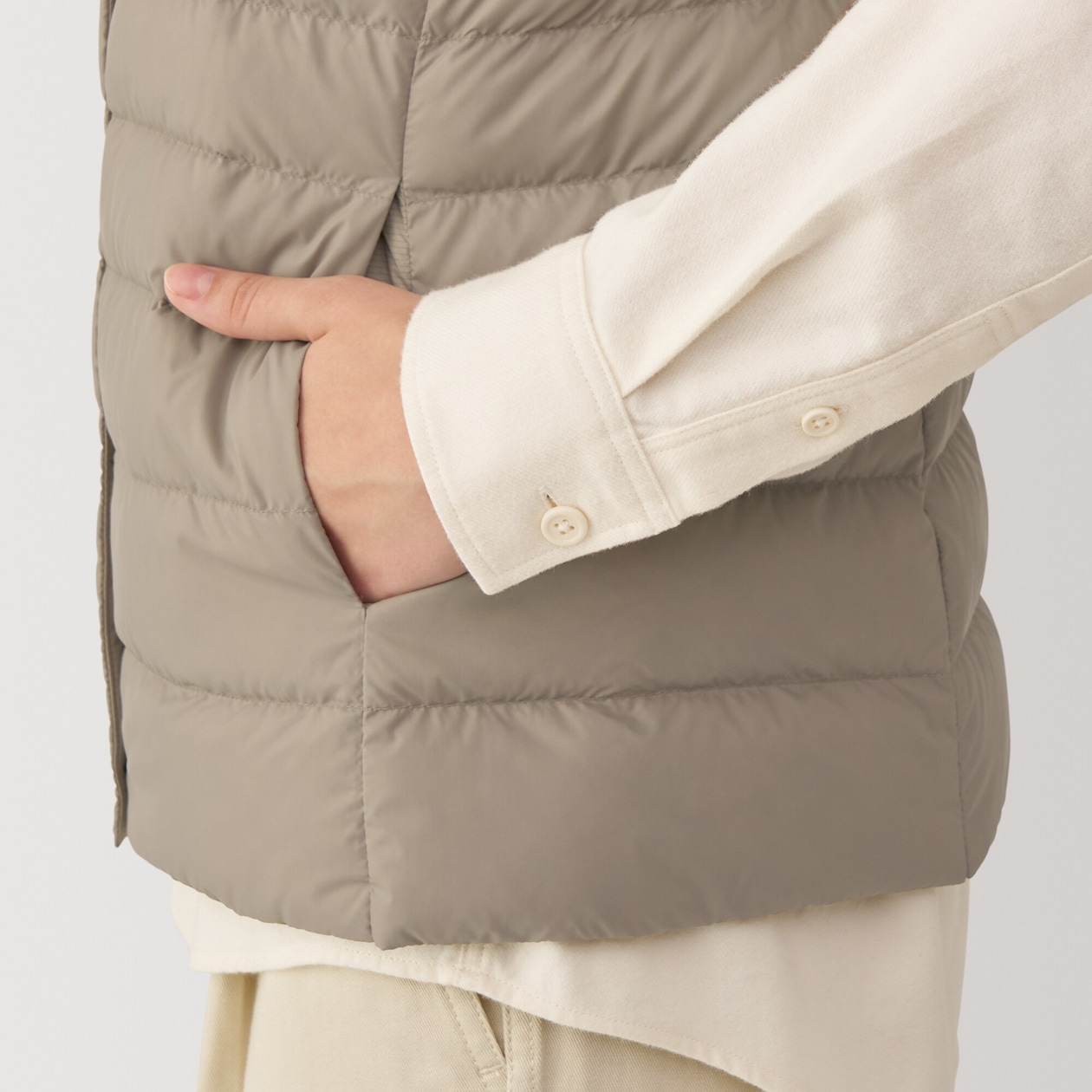 婦人　軽量ダウンノーカラーベスト（帯電防止裏地）