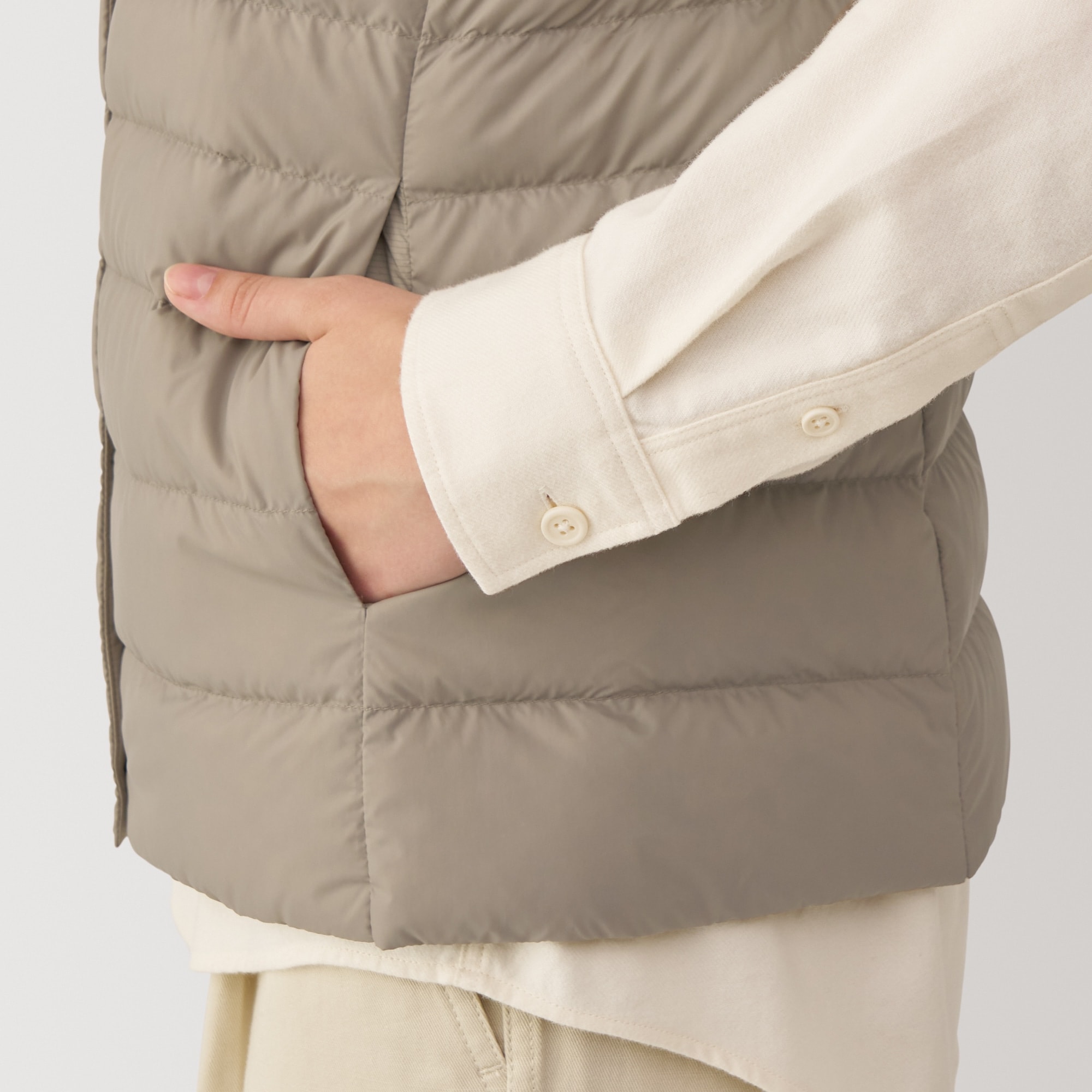 婦人　軽量ダウンノーカラーベスト（帯電防止裏地）