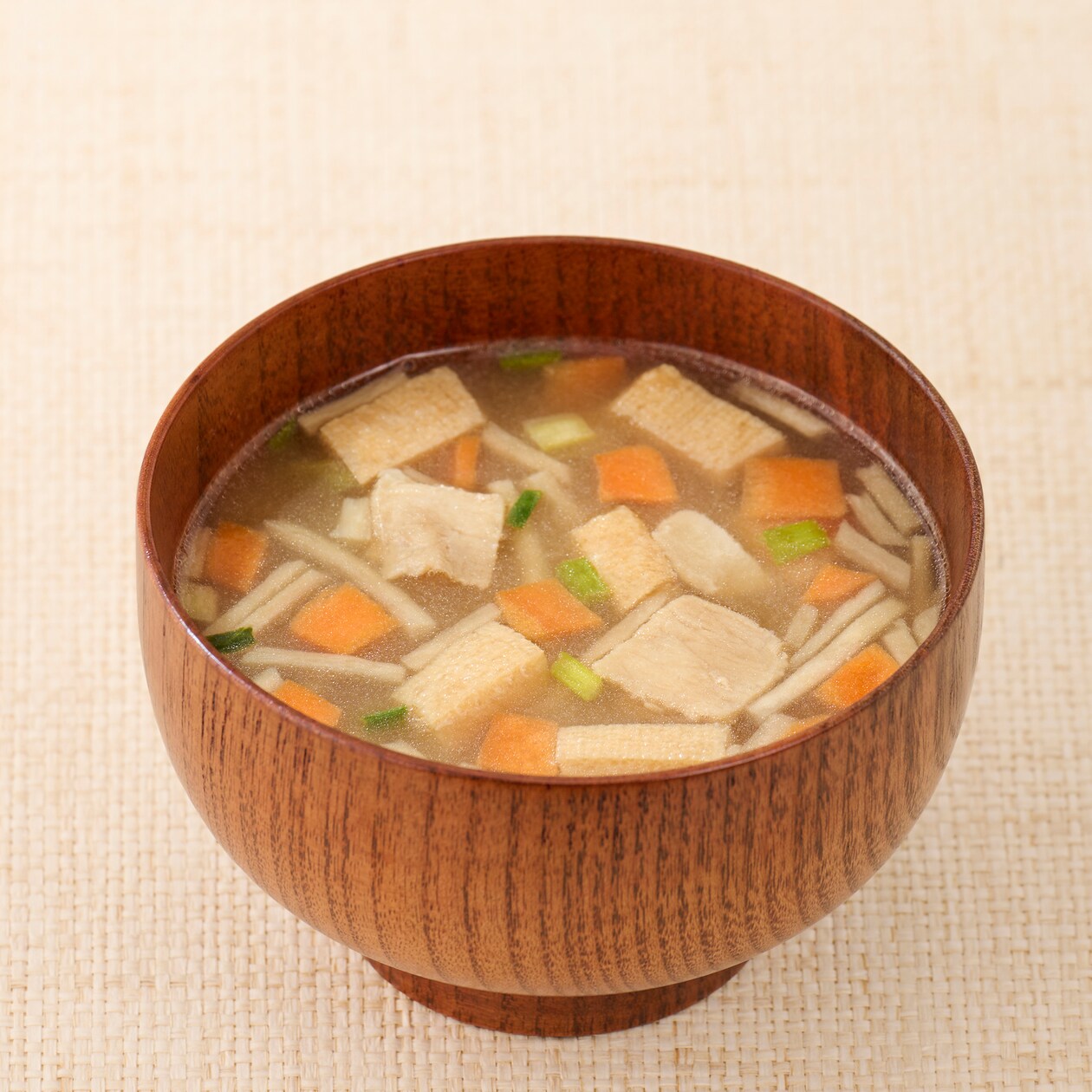 （香港）素材を生かした味噌汁　豚汁