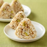 もち麦ごはんの枝豆塩昆布としらすおにぎり