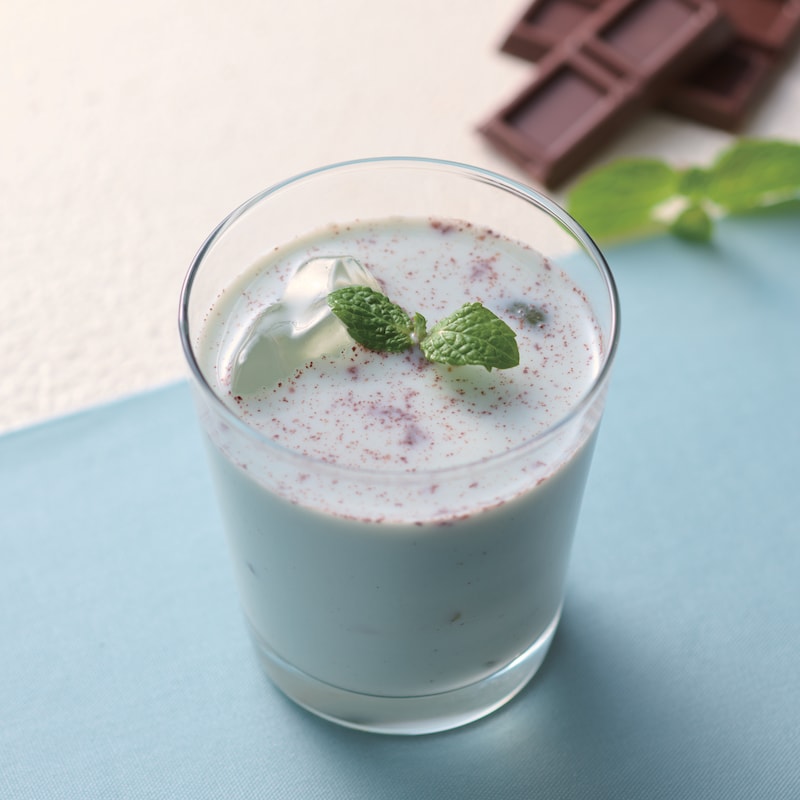 牛乳でつくる　チョコミントラテ