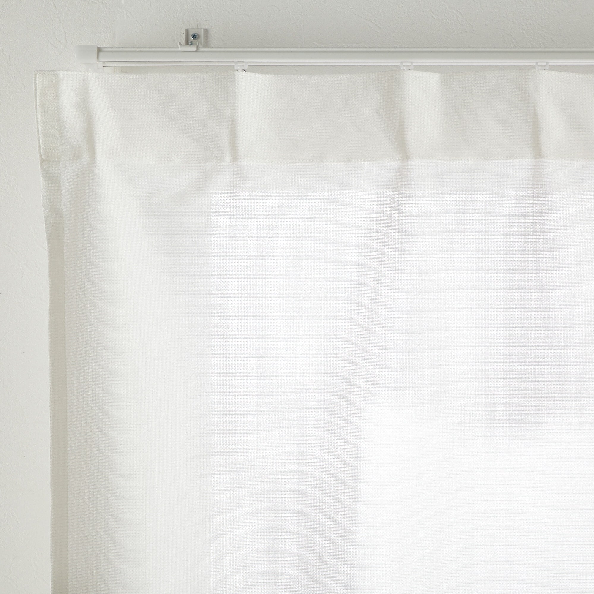 熱を通しにくく透けにくいレースノンプリーツカーテン