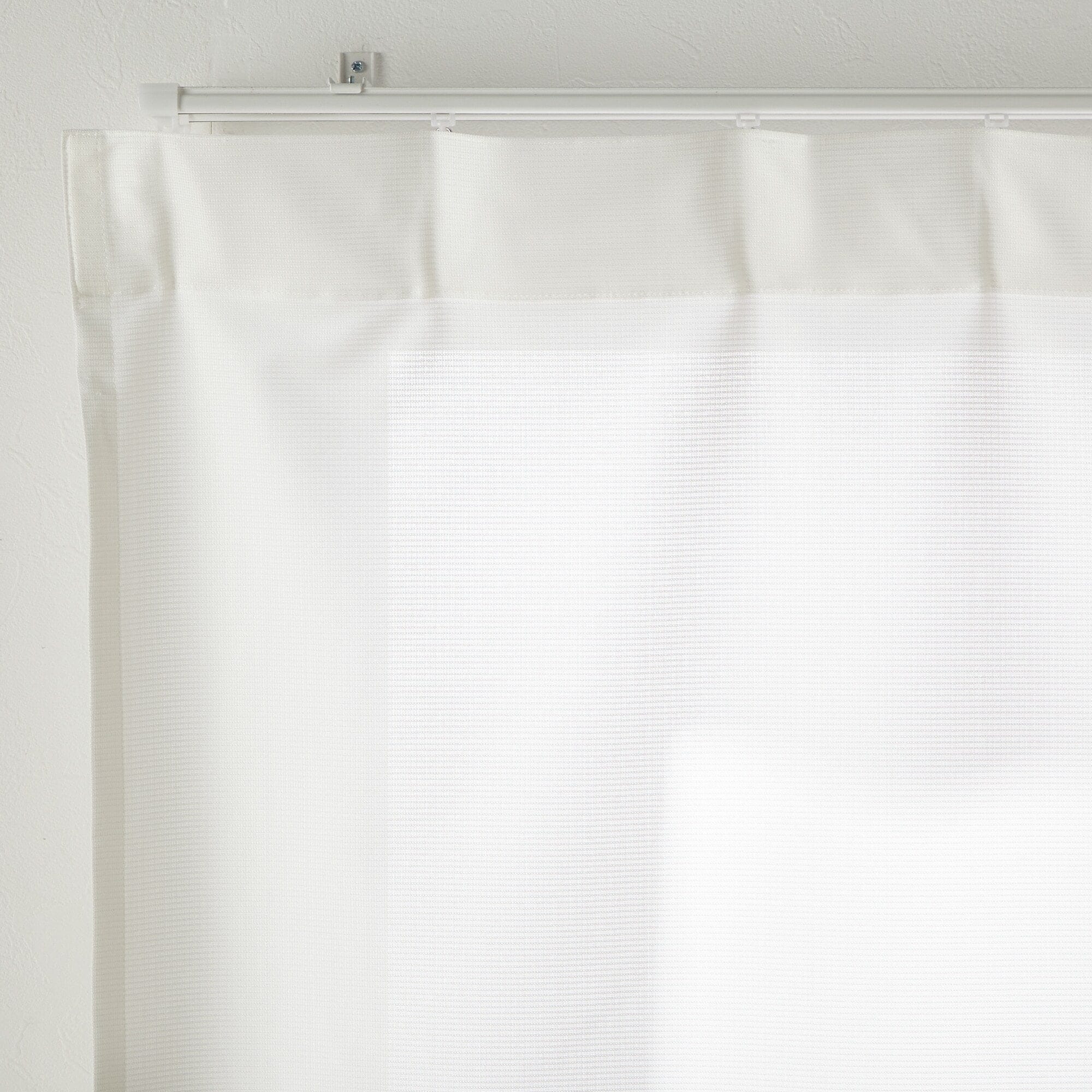 熱を通しにくく透けにくいレースノンプリーツカーテン