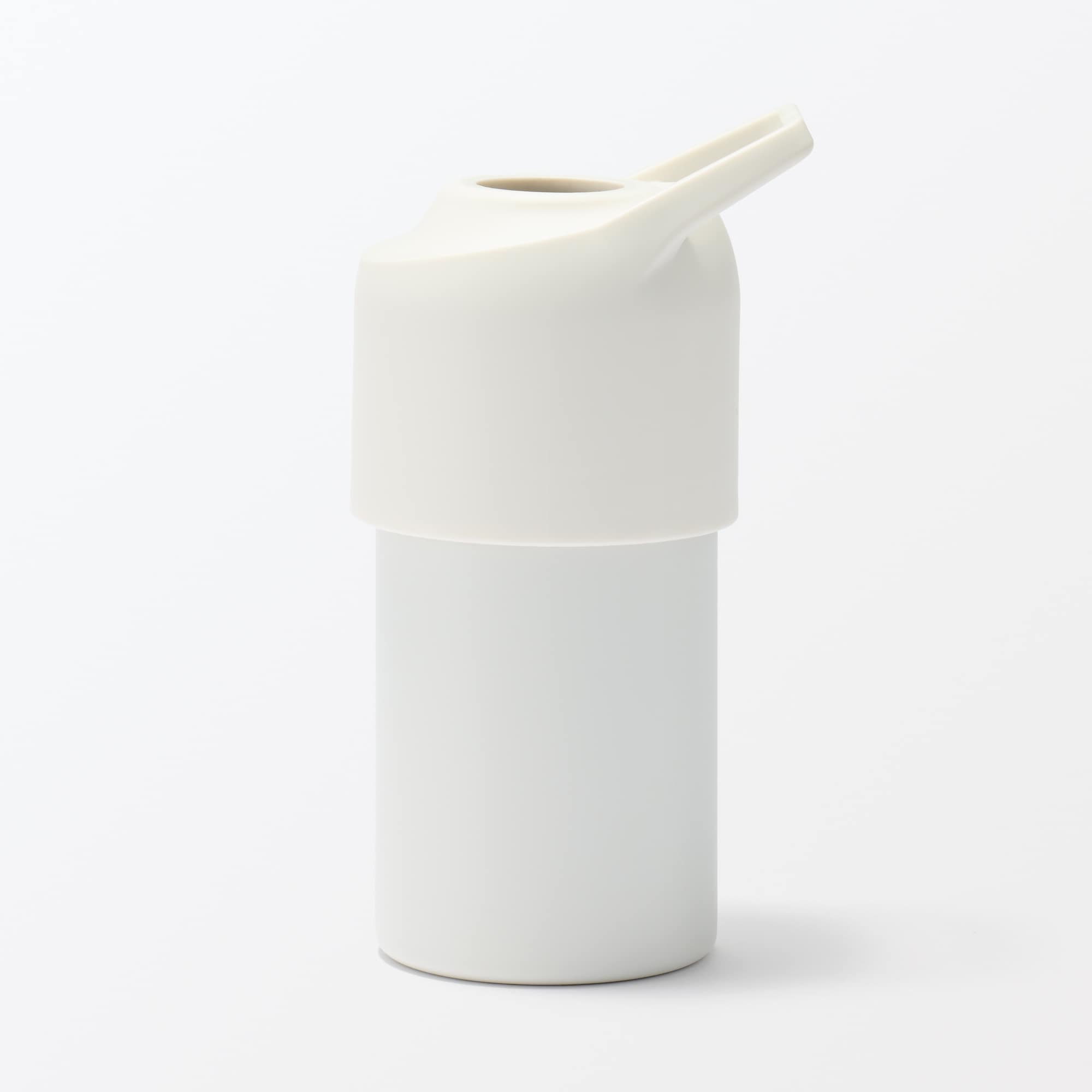 冷やしたまま持ち運べる　ペットボトル用保冷ホルダー