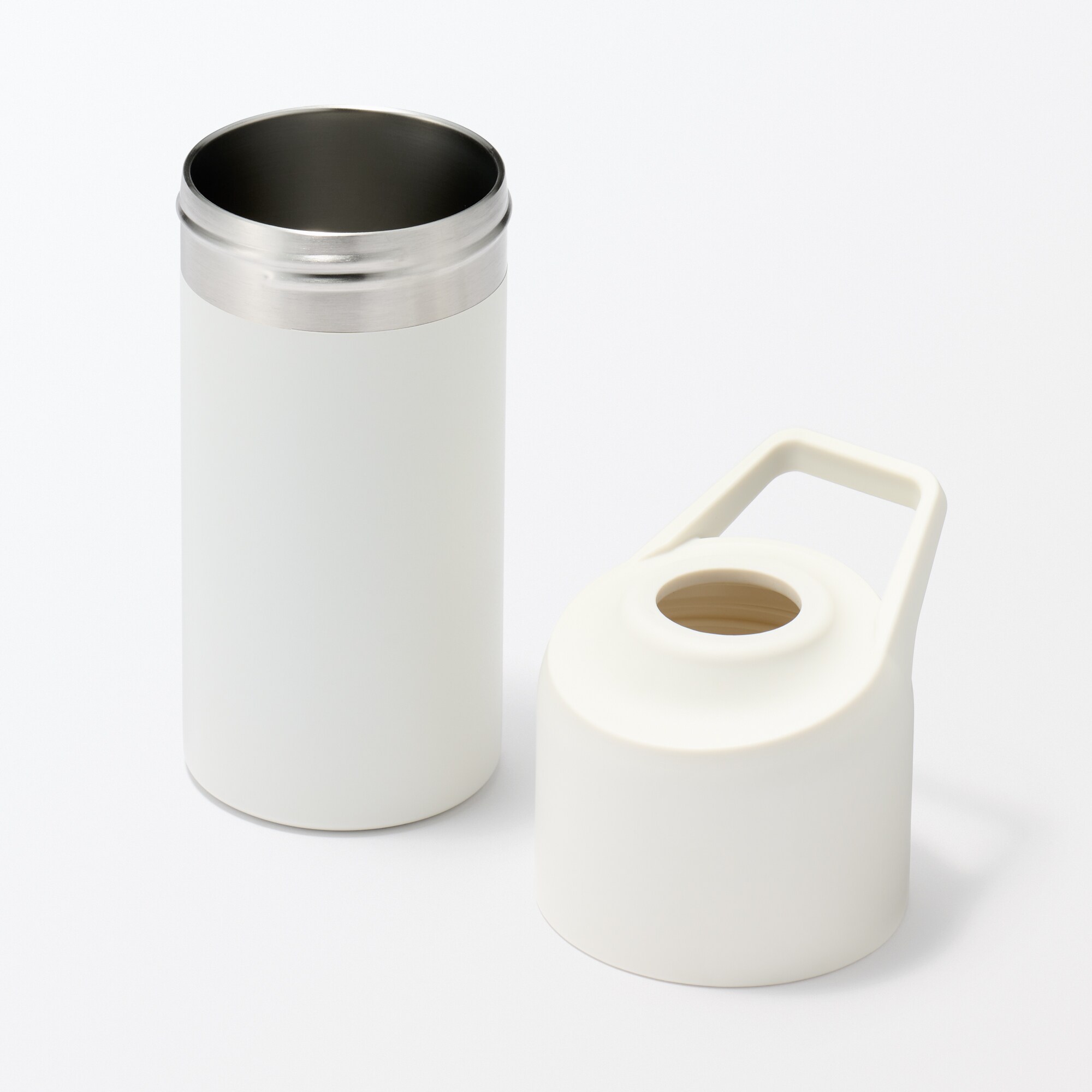 冷やしたまま持ち運べる　ペットボトル用保冷ホルダー