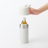 冷やしたまま持ち運べる　ペットボトル用保冷ホルダー