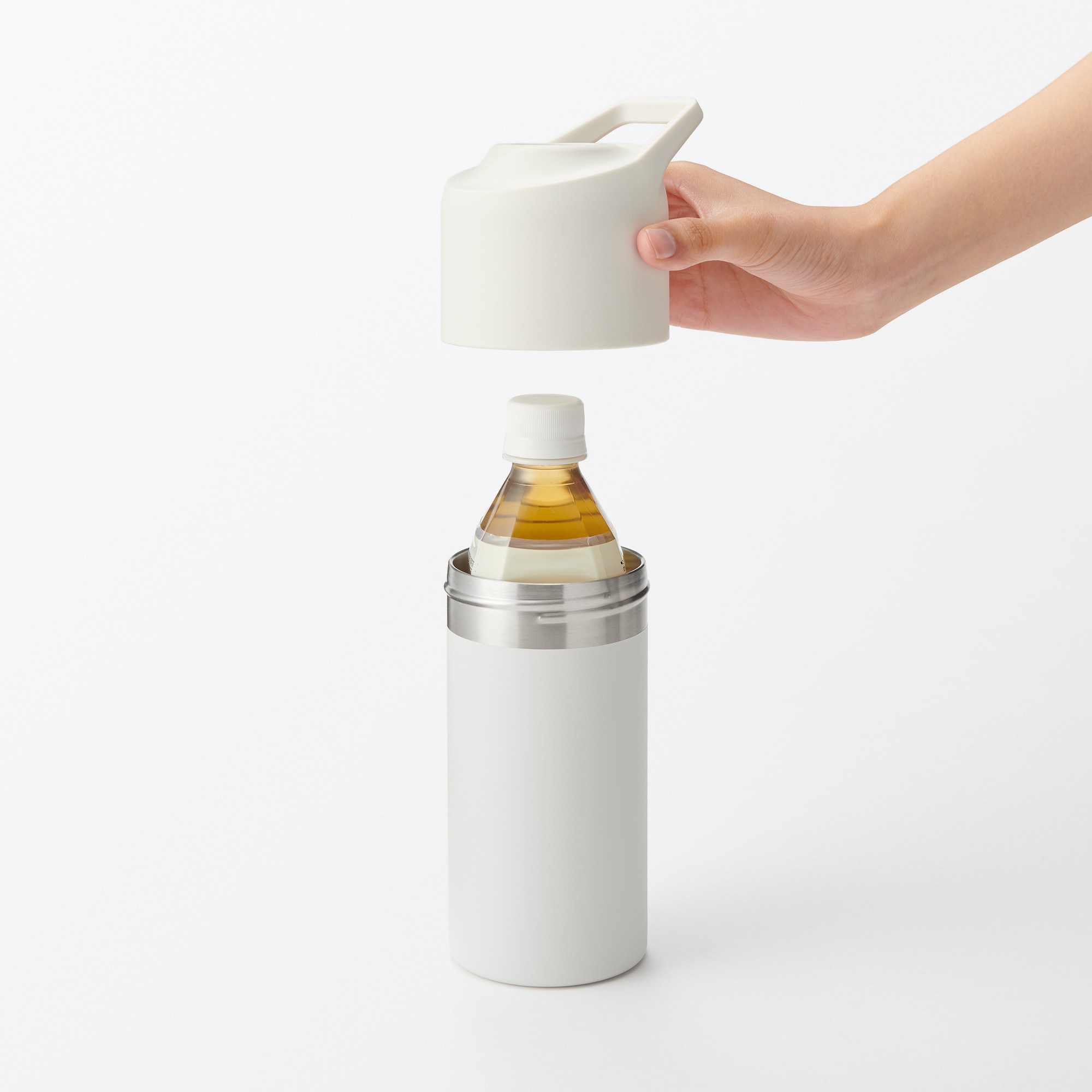 冷やしたまま持ち運べる　ペットボトル用保冷ホルダー