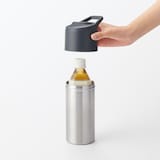 冷やしたまま持ち運べる　ペットボトル用保冷ホルダー