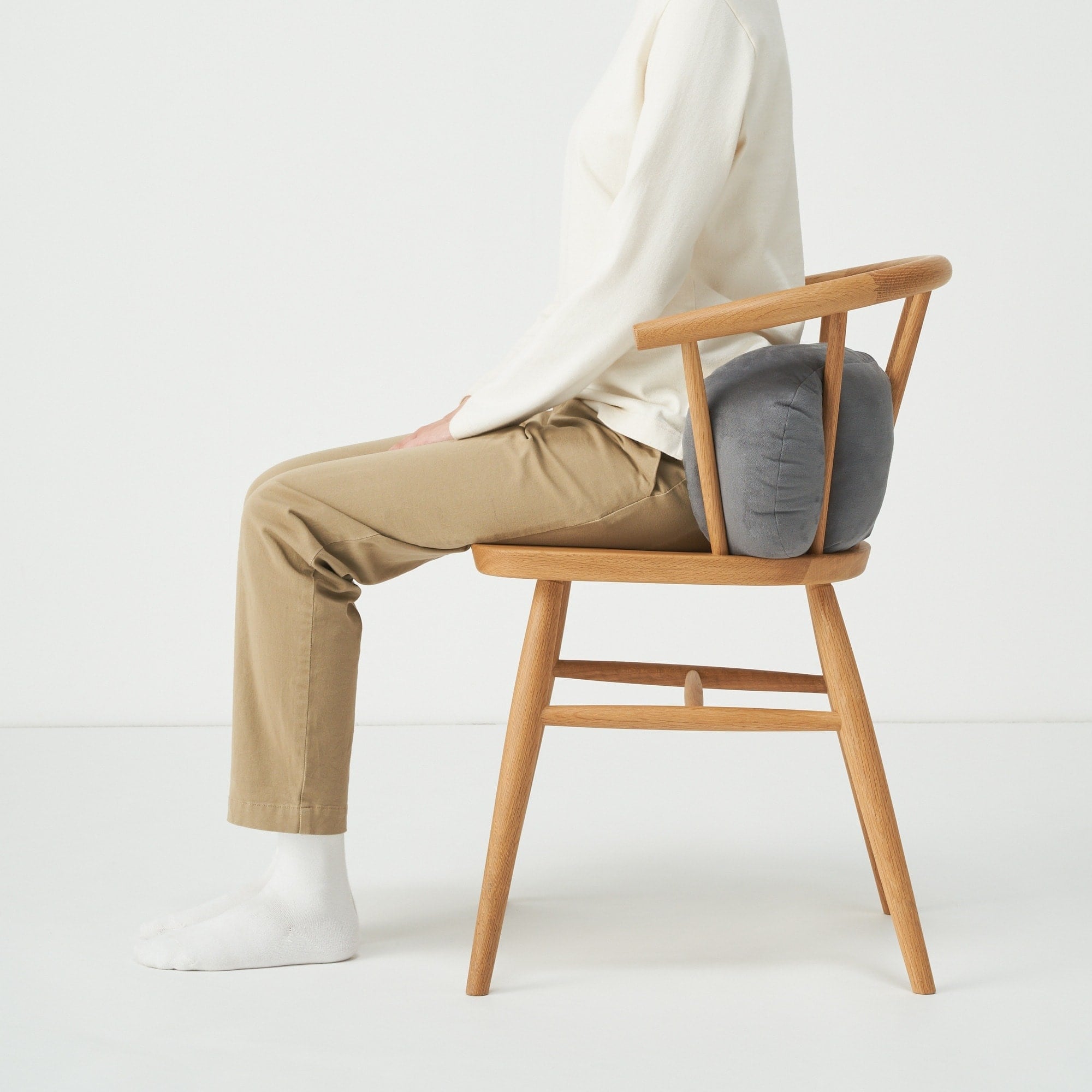 背当てにもなるやわらかマルチミニクッション