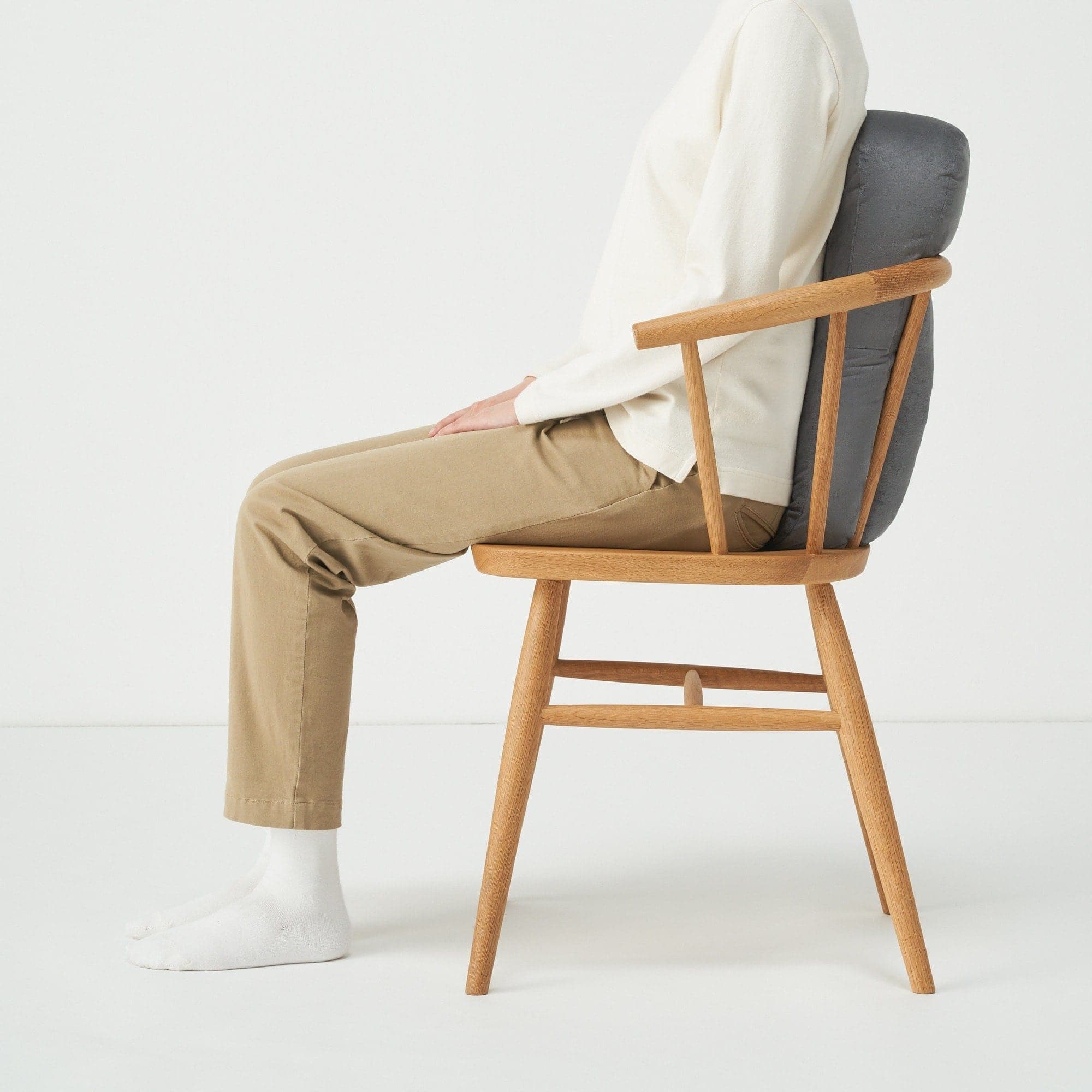 背当てにもなるやわらかマルチミニクッション