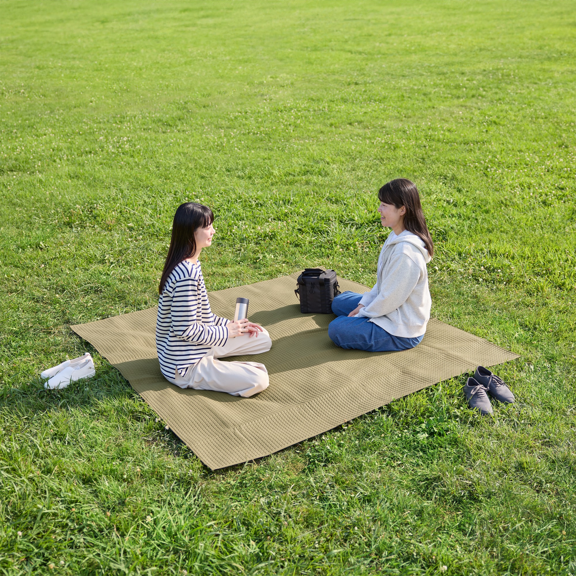 耐水　キルティングレジャーシート・１８０×１８０ｃｍ