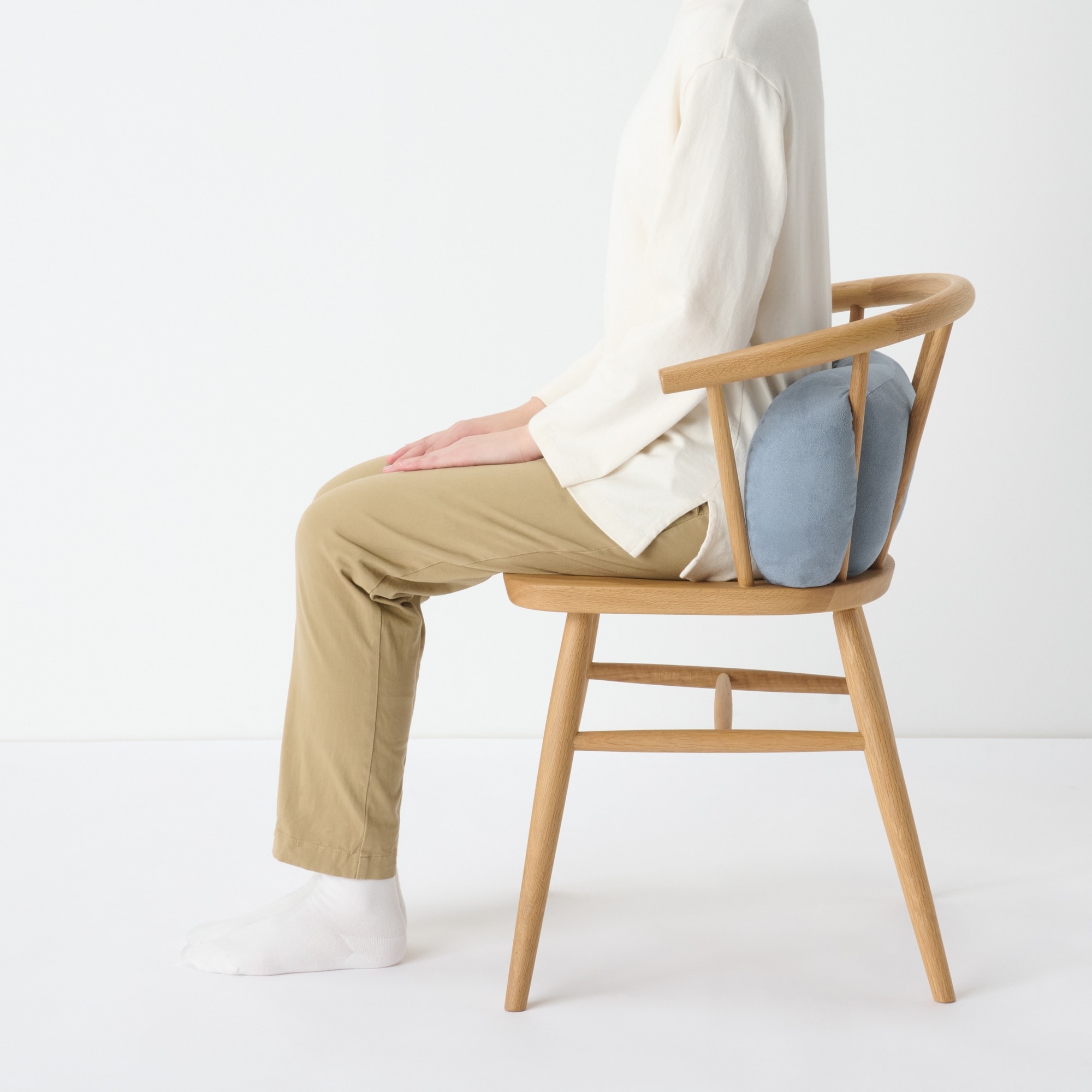 背当てにもなるやわらかマルチミニクッション