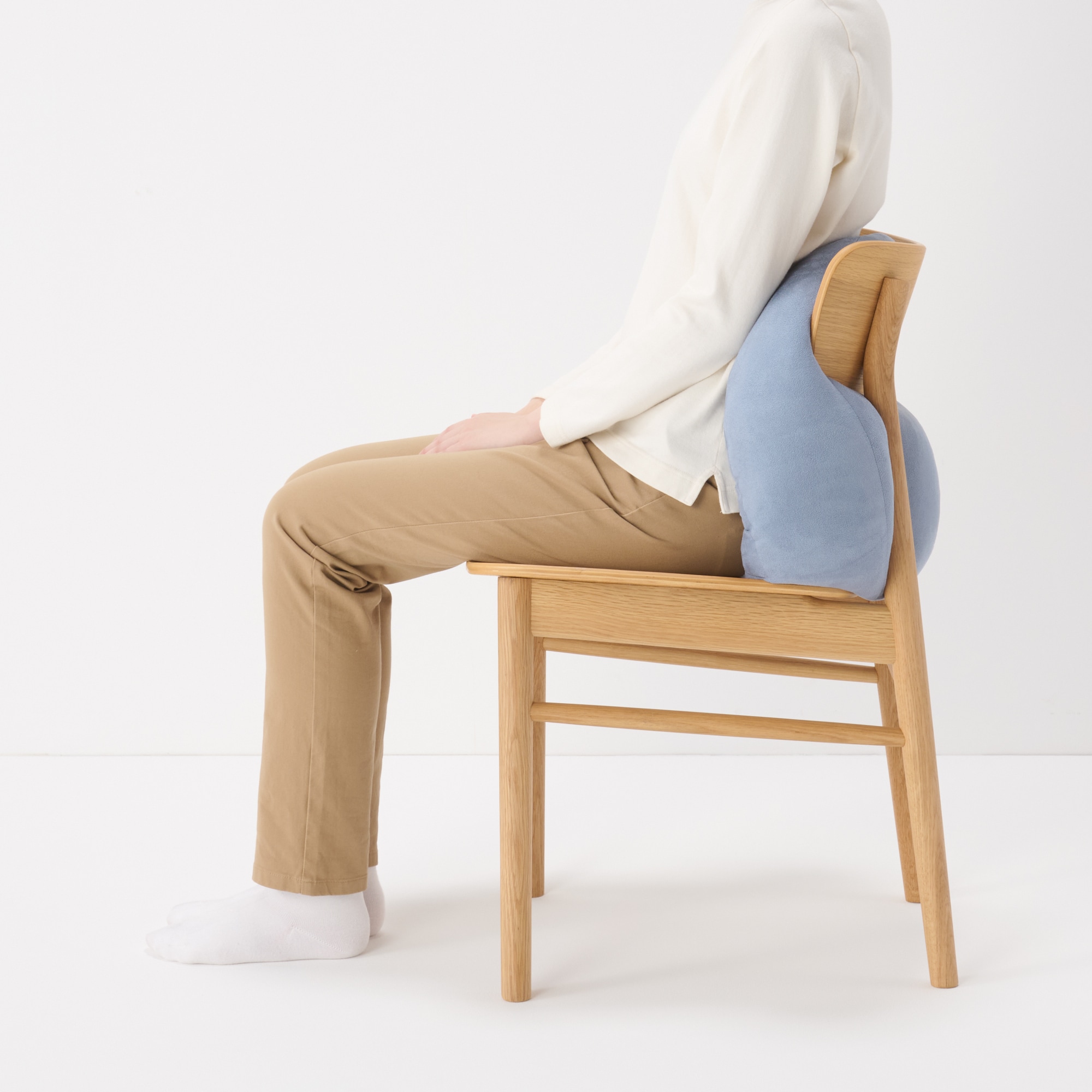 背当てにもなるやわらかマルチクッション