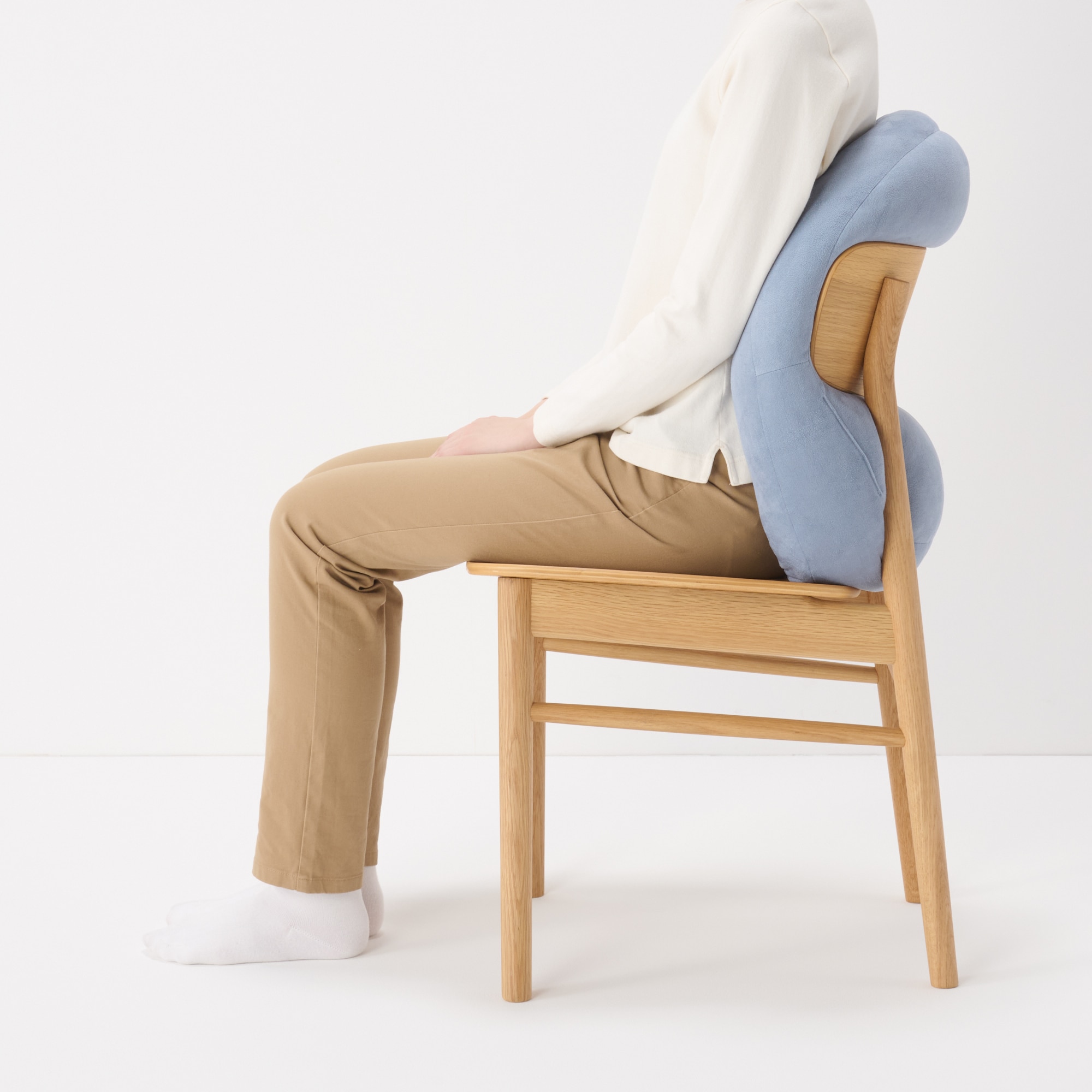 背当てにもなるやわらかマルチクッション