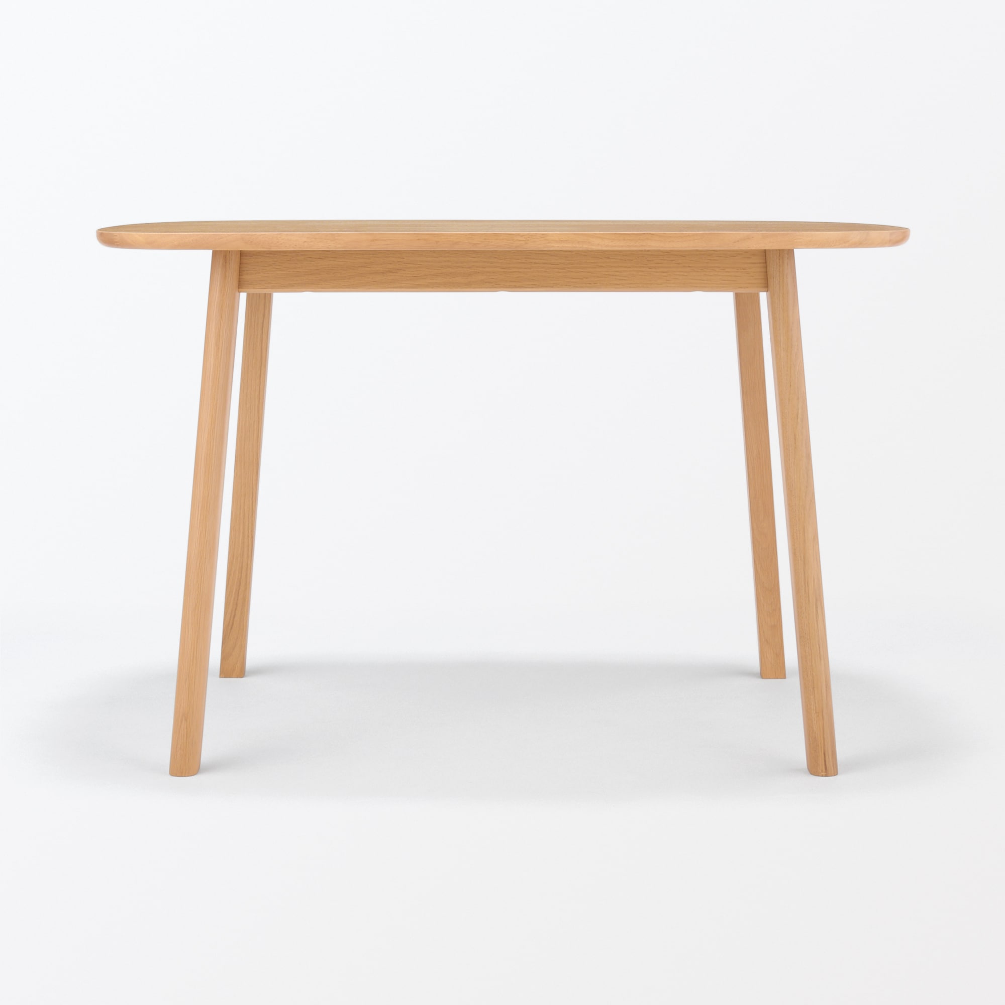 高さが変えられる木製テーブル