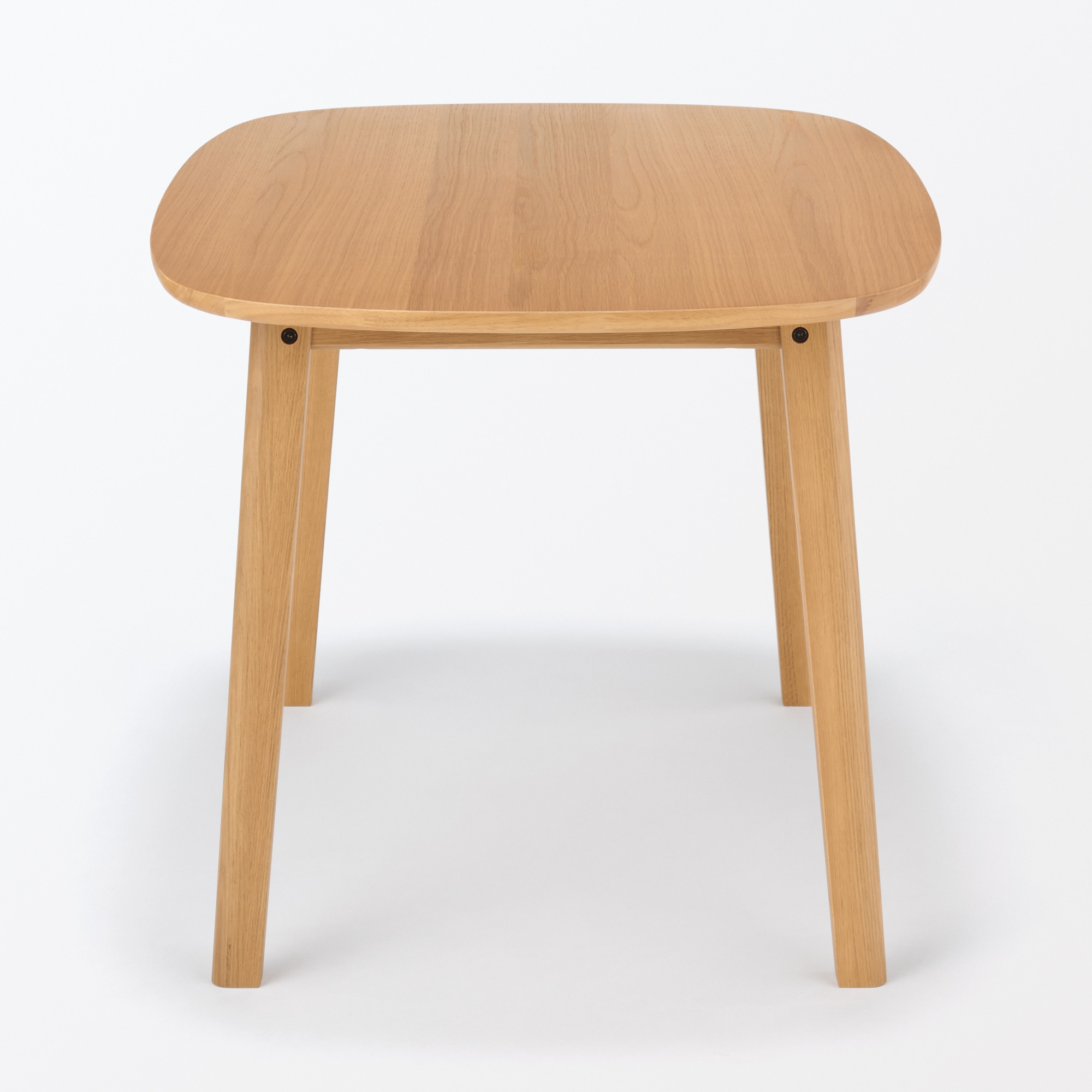 高さが変えられる木製テーブル