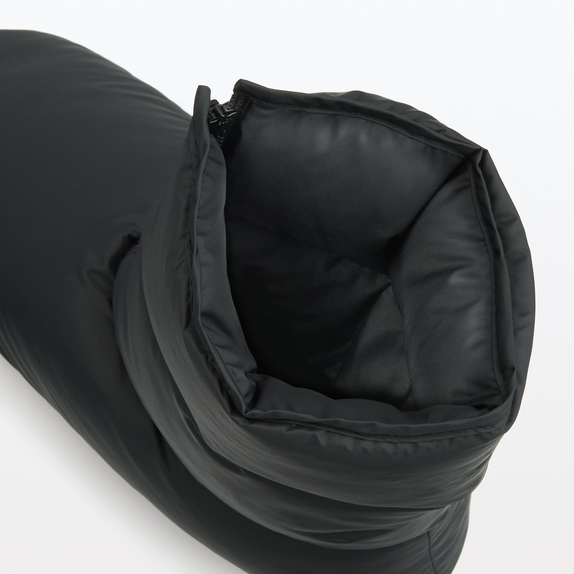 リサイクルダウンを使ったダウンルームブーツ