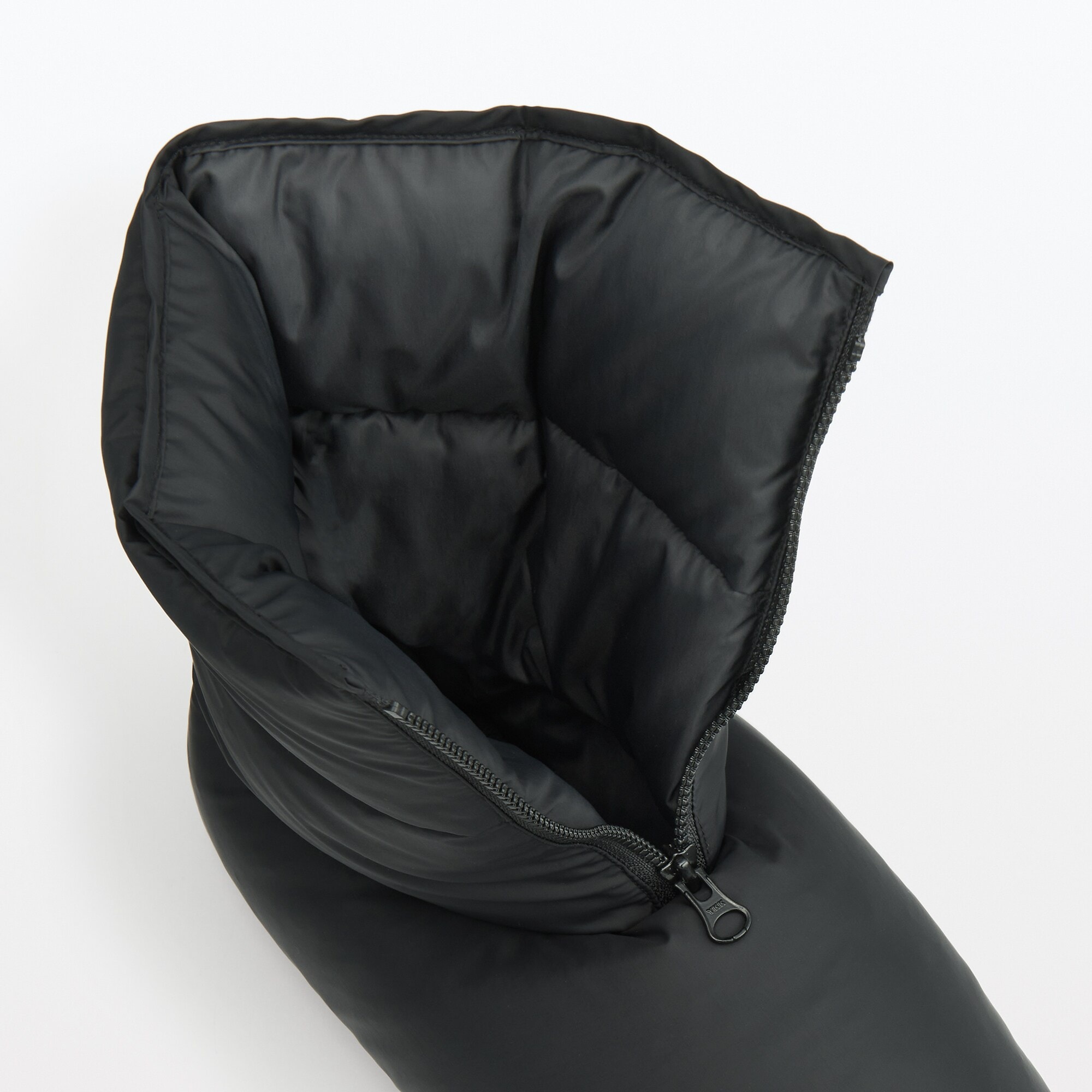 リサイクルダウンを使ったダウンルームブーツ