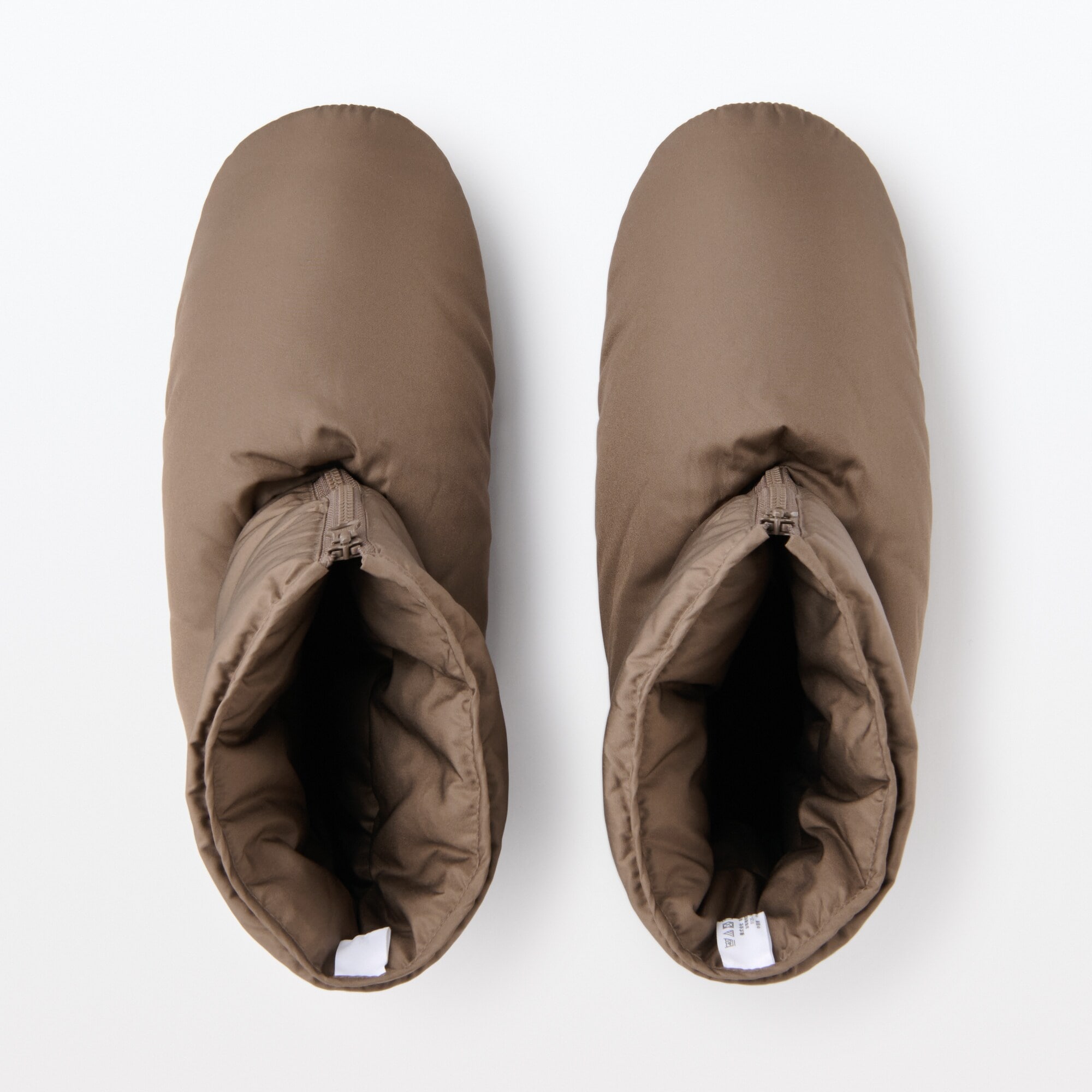 リサイクルダウンを使ったダウンルームブーツ