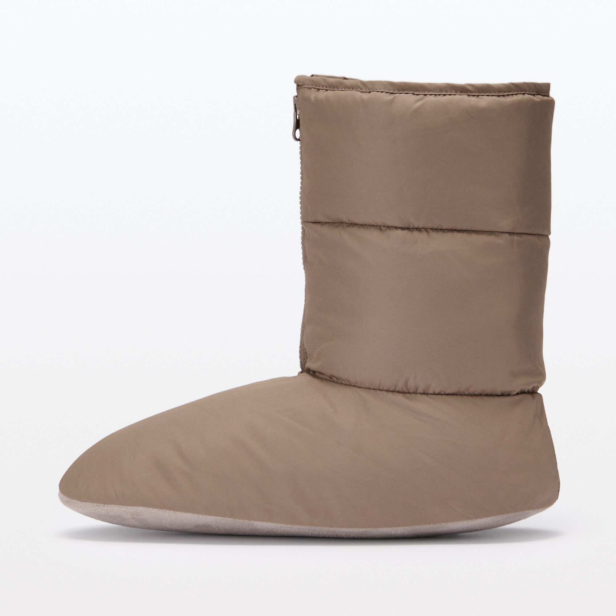 リサイクルダウンを使ったダウンルームブーツ